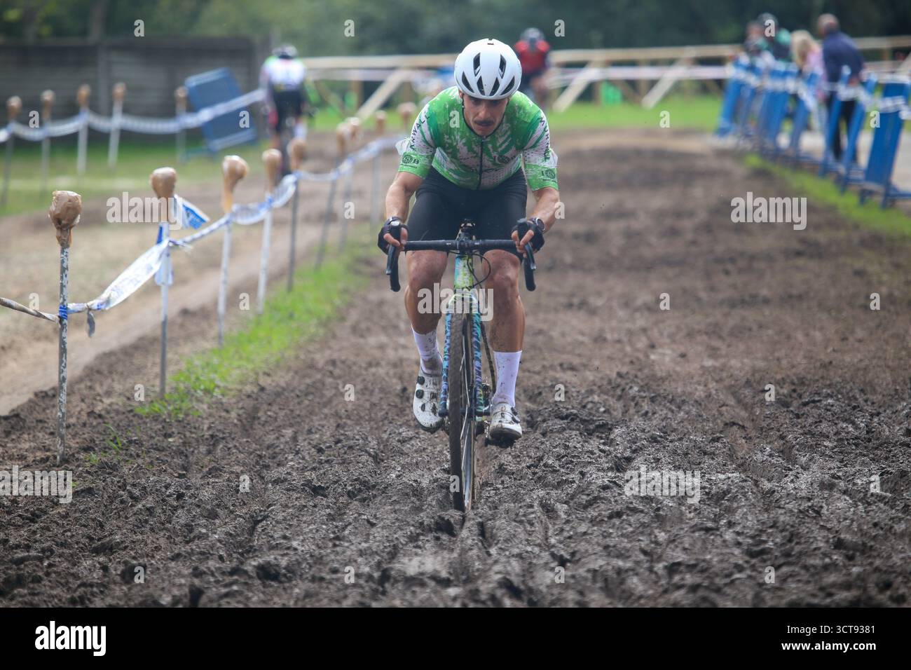 Gijón, Espagne, 5 octobre 2025 : Mario Junquera (2), cycliste de l'Unicaja Gijón, lors du 15e Trophée Villa de Gijón, le 5 octobre 2025, à Gijón, Espagne. Crédit : Alberto Brevers / Alamy Live News. Banque D'Images