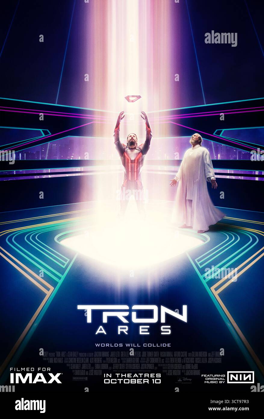 Tron : Ares (2025) réalisé par Joachim Rønning avec Jared Leto, Evan Peters et Greta Lee. La troisième entrée dans la franchise de science-fiction de Disney voit un programme Sentient passer de la grille numérique au monde réel. Affiche AMÉRICAINE À une feuille POUR USAGE ÉDITORIAL UNIQUEMENT. Crédit : BFA / Walt Disney Studios Motion Pictures Banque D'Images