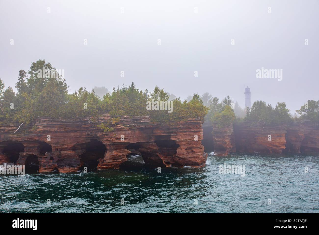 Devils Island dans les îles Apostle, sur le lac supérieur dans le nord du Wisconsin avec le phare de Devils Island, horizontal Banque D'Images