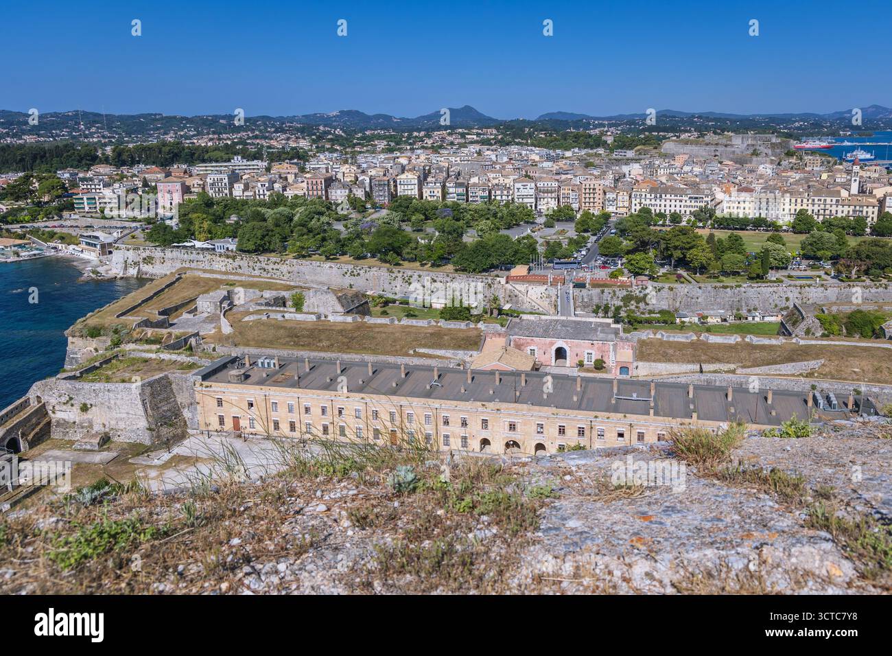 Vue aérienne sur la partie historique de la ville de Corfou, île de Corfou, Grèce, vue de la vieille forteresse Banque D'Images