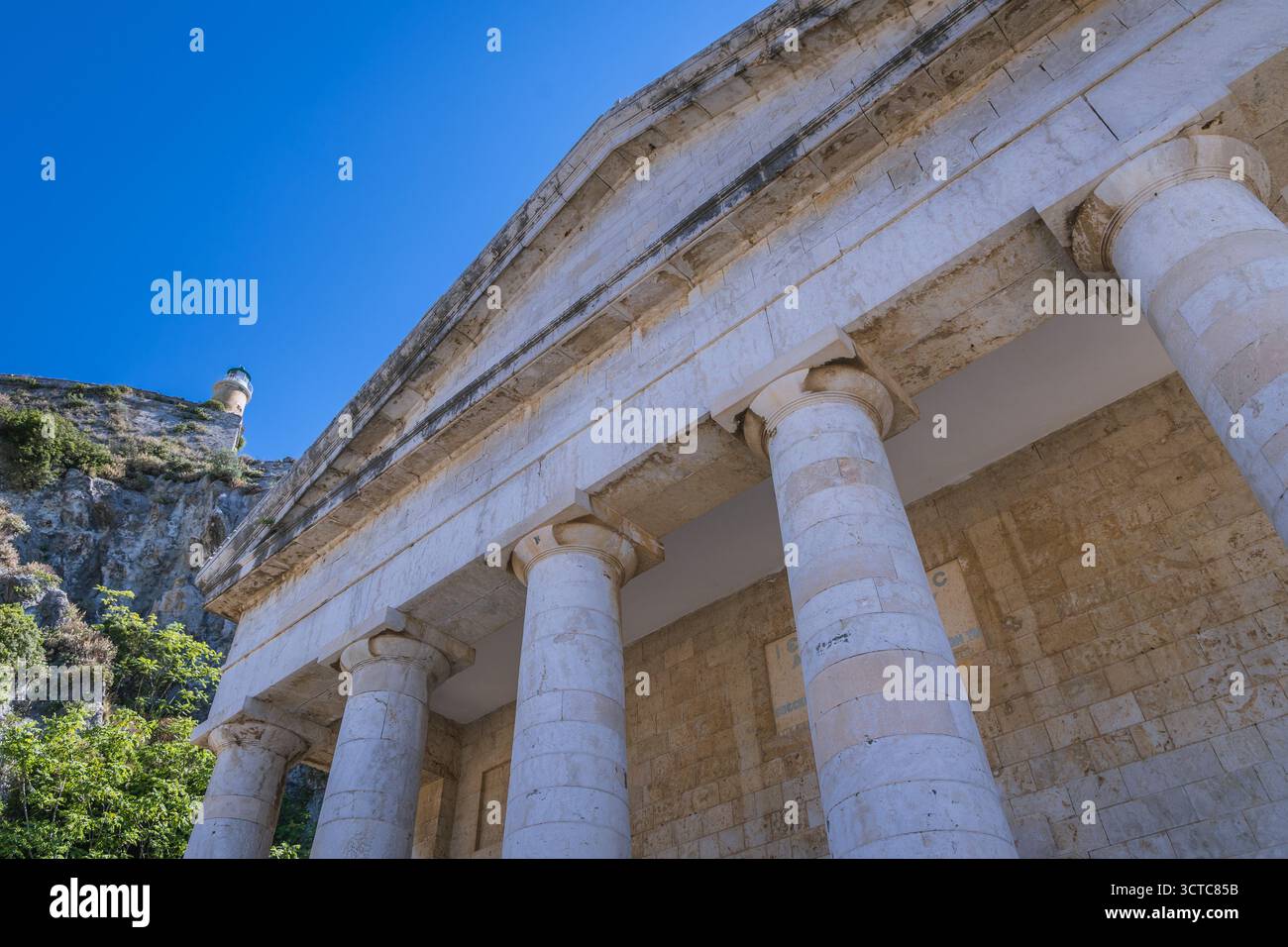 Église St George et phare dans la vieille forteresse à Corfou sur l'île de Corfou en Grèce Banque D'Images