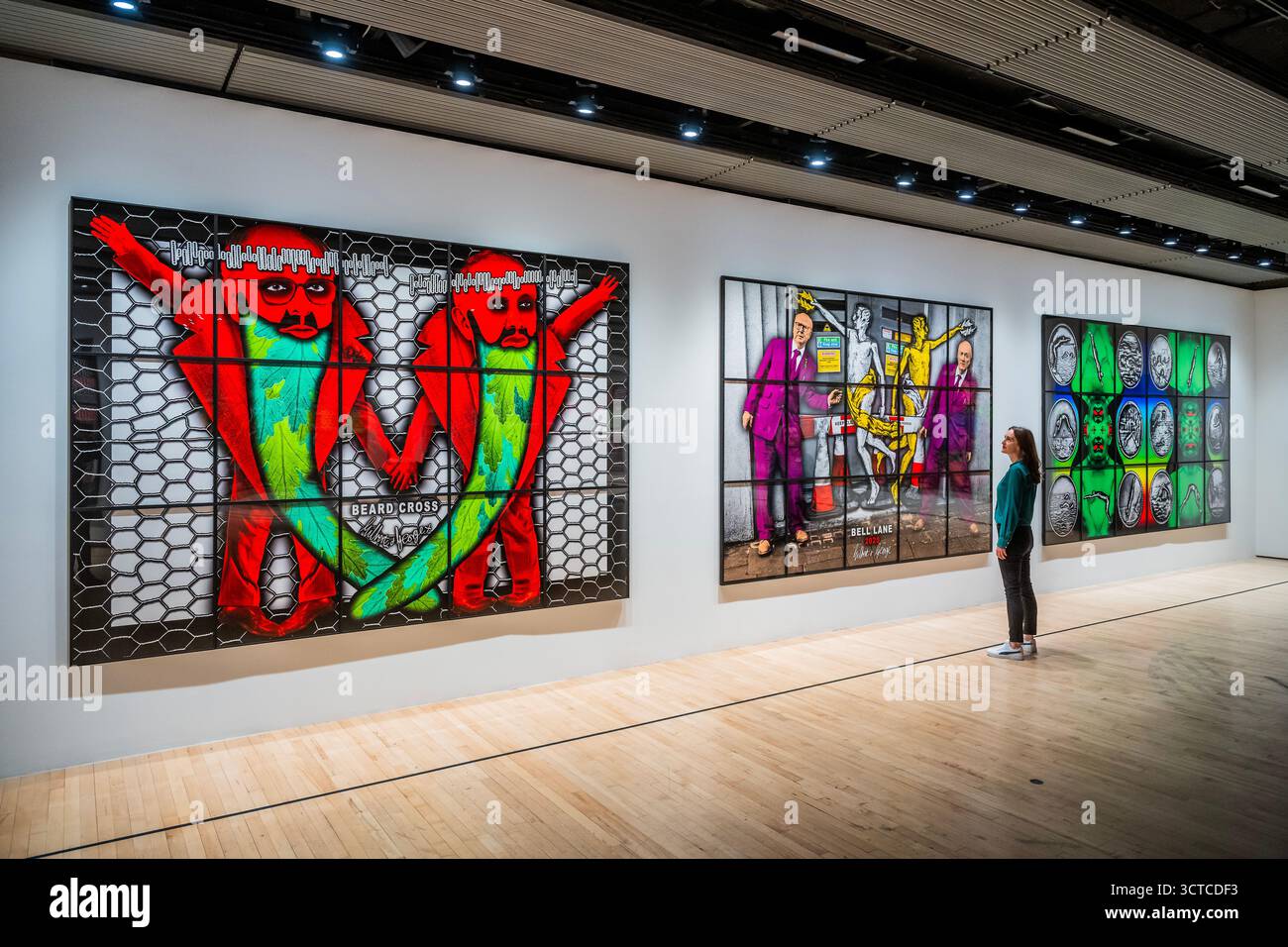 Londres, Royaume-Uni. 6 octobre 2025. Bell Lane 2020 et autres œuvres - Gilbert & George : 21ST CENTURY PICTURES une nouvelle exposition à la Hayward Gallery. Il met en lumière leur évolution au cours des 25 dernières années, explorant comment la technologie a rendu leurs réflexions sur la société d'aujourd'hui plus grandes et plus audacieuses. Avec plus de 60 installations du sol au plafond, nouvelles et anciennes. Crédit : Guy Bell/Alamy Live News Banque D'Images