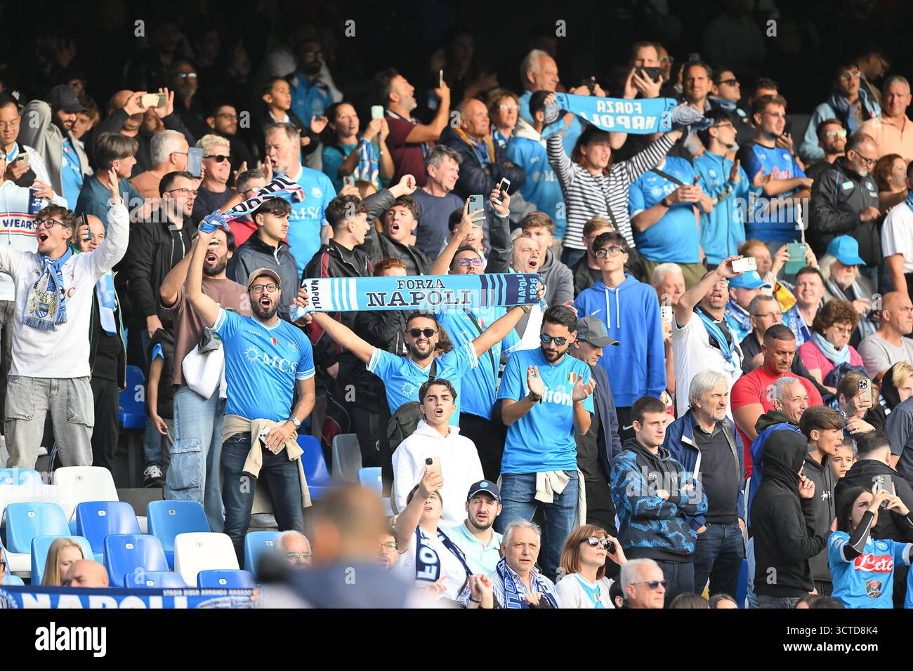 5 octobre 2025, Diego Armando Maradona Stadium, Naples, Italie ; Serie A Enilive Football match ; Napoli contre Gênes ; les fans de Napoli Banque D'Images