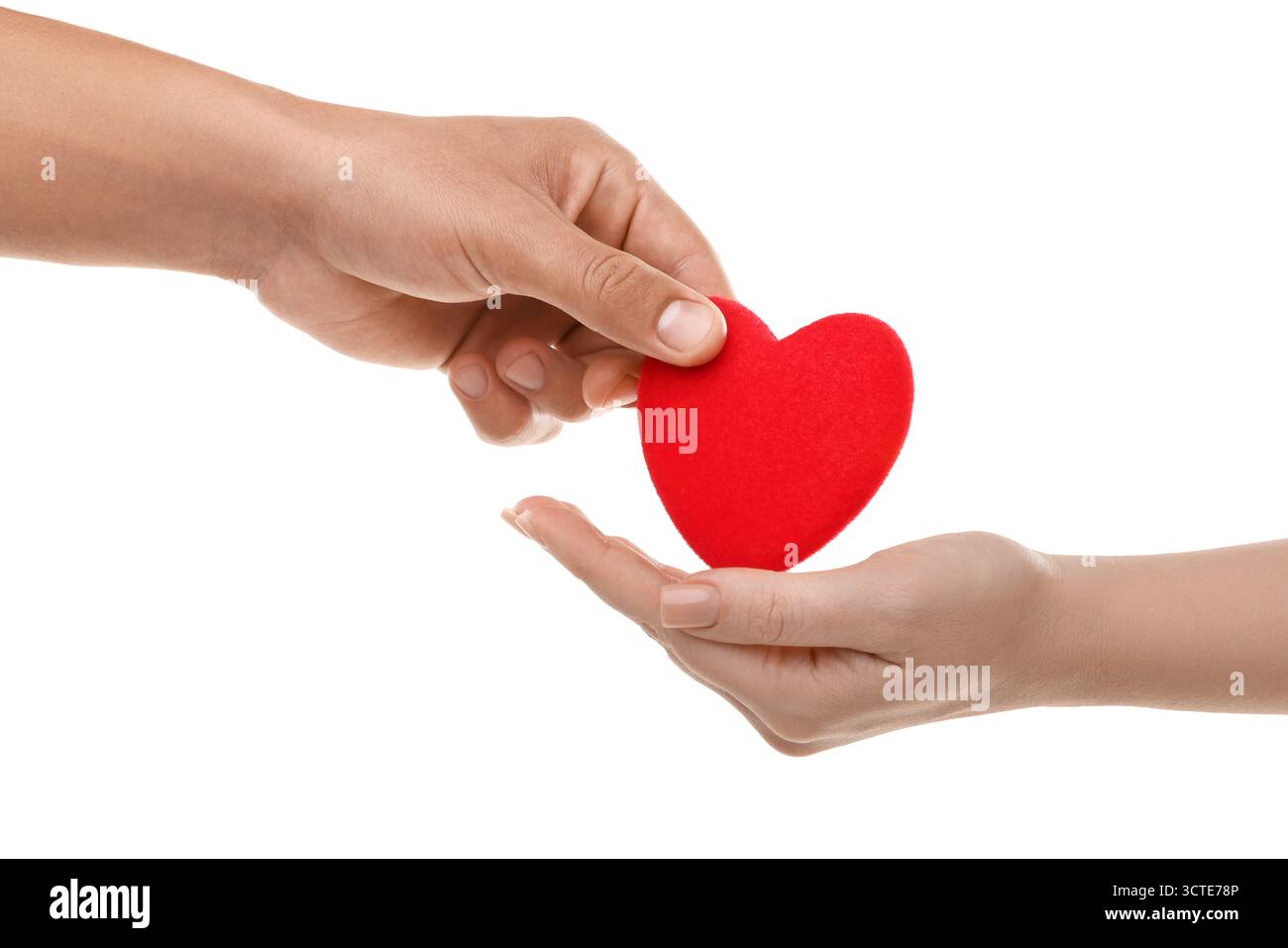 Don de sang. Homme donnant la figure de coeur de femme sur fond blanc, gros plan Banque D'Images