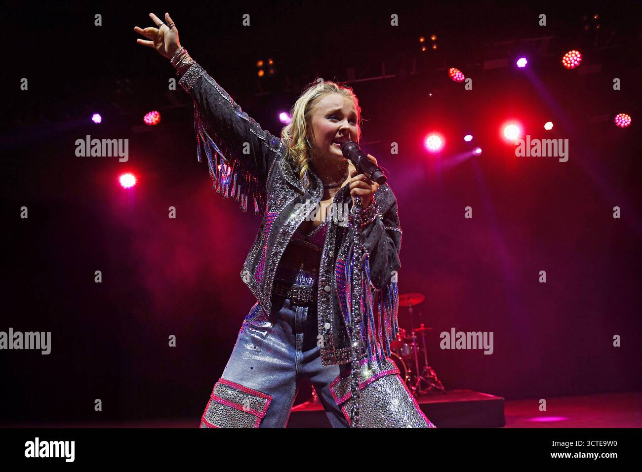 ROYAUME-UNI. 05 octobre 2025. LONDRES, ANGLETERRE - 05 OCTOBRE : Jojo Siwa se produit au Forum, Kentish Town le 05 octobre 2025 à Londres, Angleterre.Cap/Mar © Mar/Capital Pictures Credit : Capital Pictures/Alamy Live News Banque D'Images
