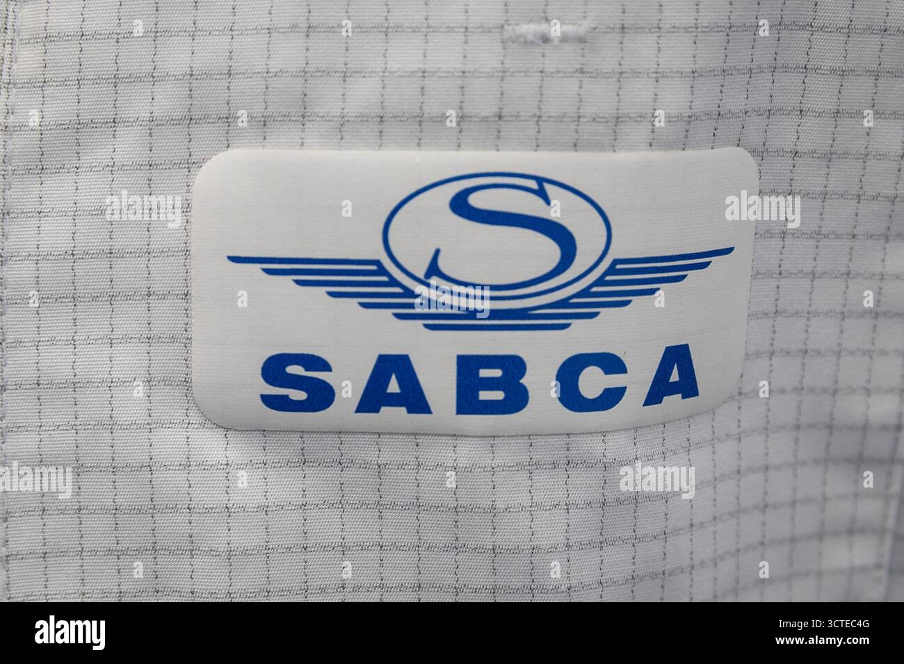 Bruxelles, Belgique. 06 octobre 2025. L'illustration montre un gros plan sur un logo de Sabca sur un vêtement de travail à marge de la signature d'un contrat spatial stratégique avec ArianeGroup à SABCA, à Bruxelles, le lundi 06 octobre 2025. BELGA PHOTO JAMES ARTHUR GEKIERE crédit : Belga News Agency/Alamy Live News Banque D'Images