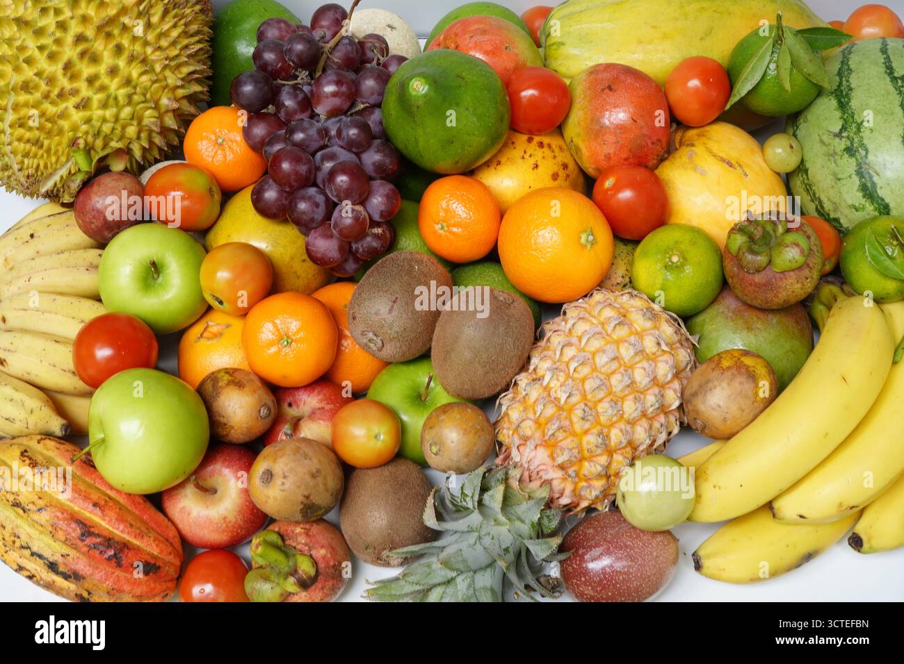 Assortiment de fruits colorés pour le fond. Banque D'Images