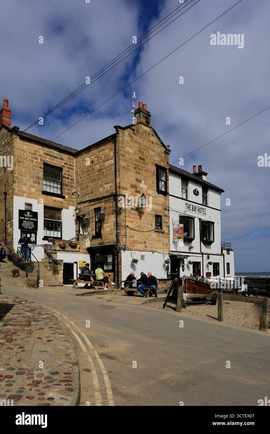 Vue de l'hôtel Bay, Robin Hoods Bay, Robin Hoods village, North Yorkshire Coast, Angleterre, ROYAUME-UNI Banque D'Images