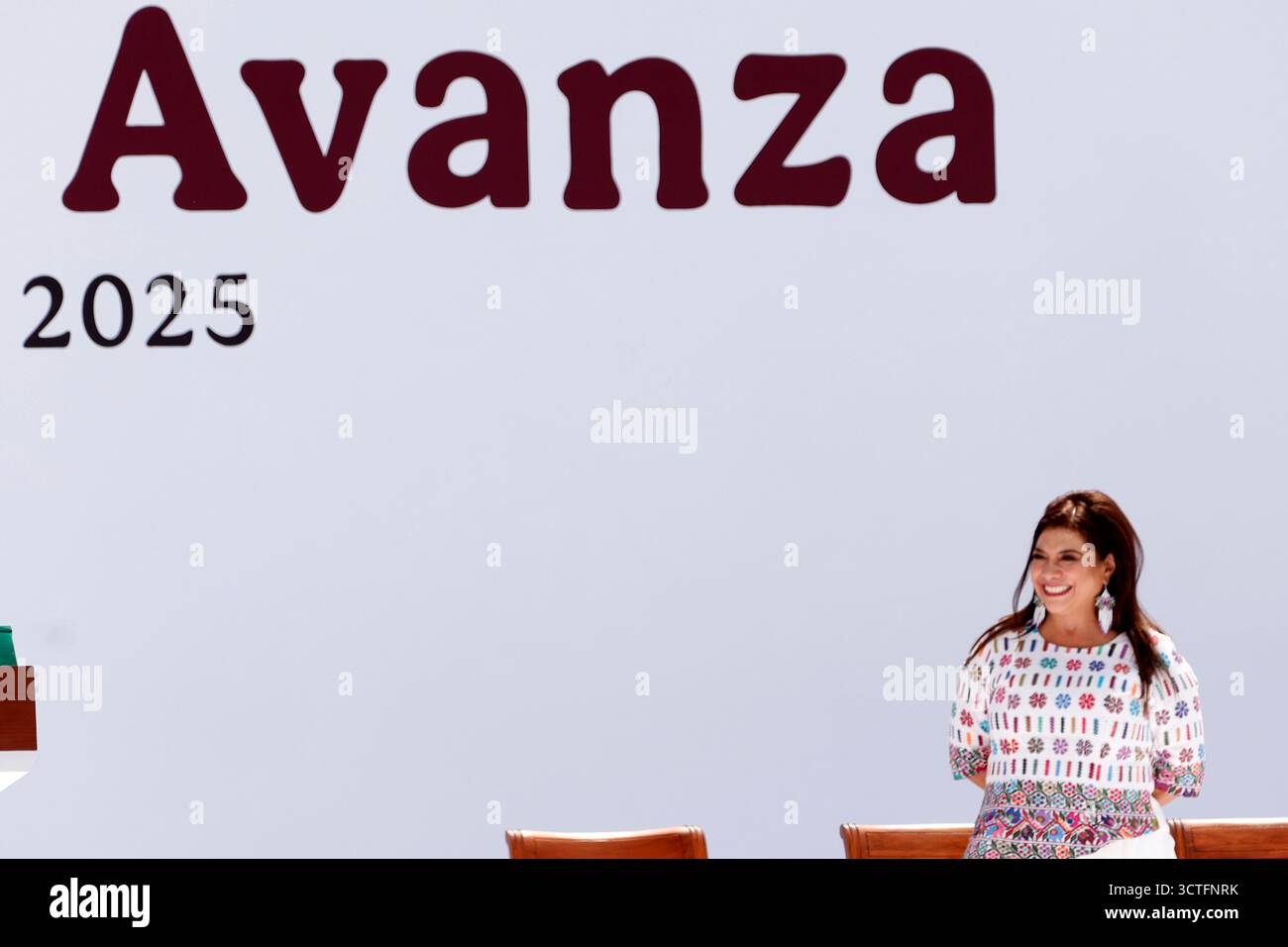 La chef du gouvernement de Mexico, Clara Brugada Molina, assiste à un rassemblement de masse pour marquer sa première année de mandat de la présidente mexicaine Claudia Sheinbaum Pardo sur la place principale Zocalo. Le 5 octobre 2025 à Mexico, Mexique. (Crédit image : © Luis Barron/eyepix via ZUMA Press Wire) USAGE ÉDITORIAL SEULEMENT ! Non destiné à UN USAGE commercial ! Banque D'Images