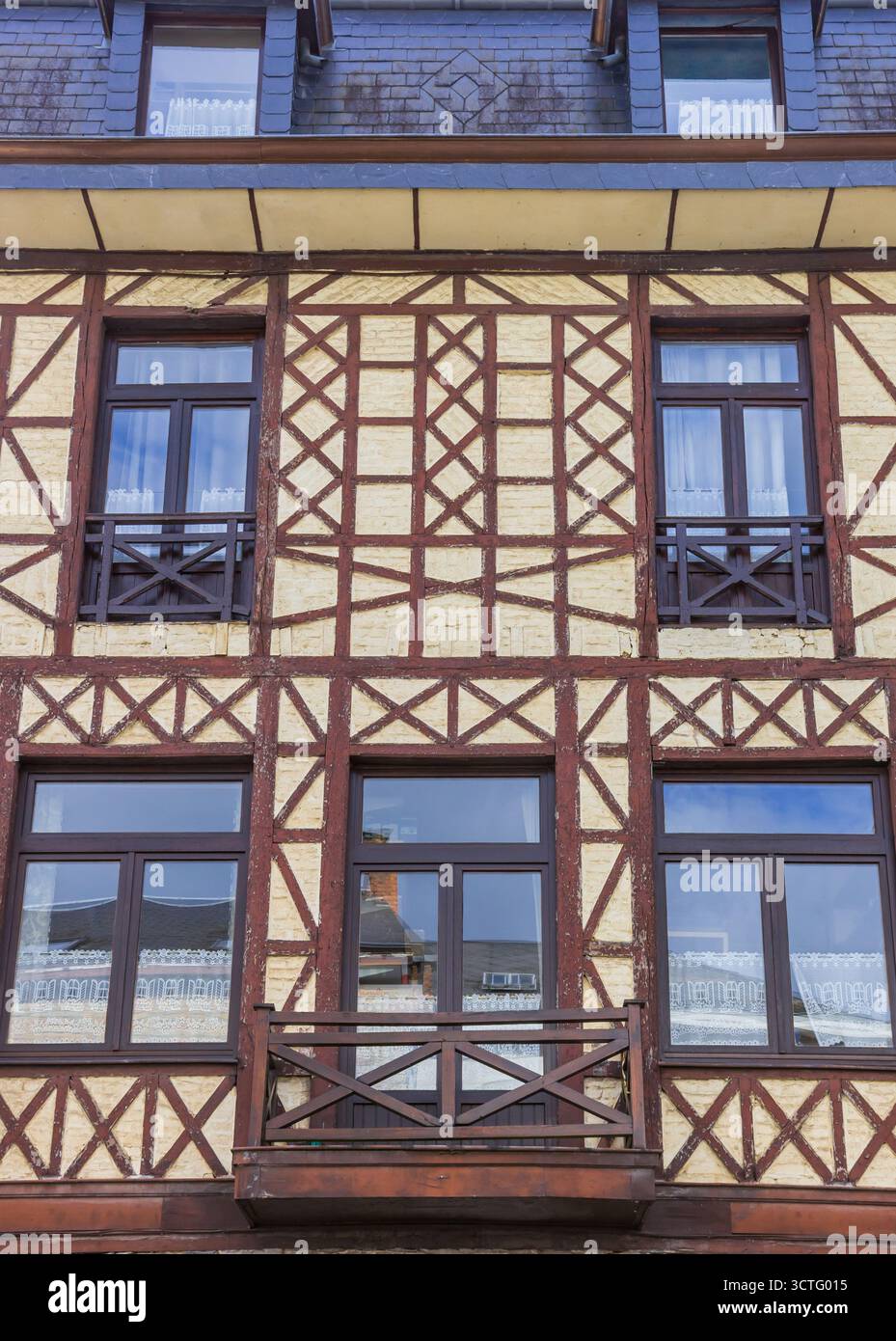 Maison à colombages dans le centre historique de la Roche-en-Ardenne, Belgique Banque D'Images
