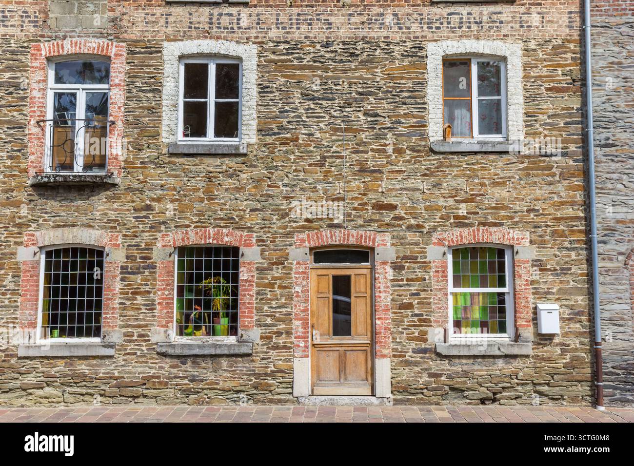 Ancienne usine de liqueurs dans le centre de la Roche-en-Ardenne, Belgique Banque D'Images