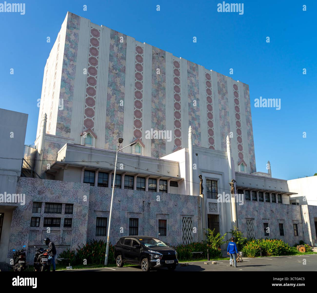 Manila Metropolitan Theater Fly Tower au-dessus de la scène, vue depuis la cour. Philippines Banque D'Images