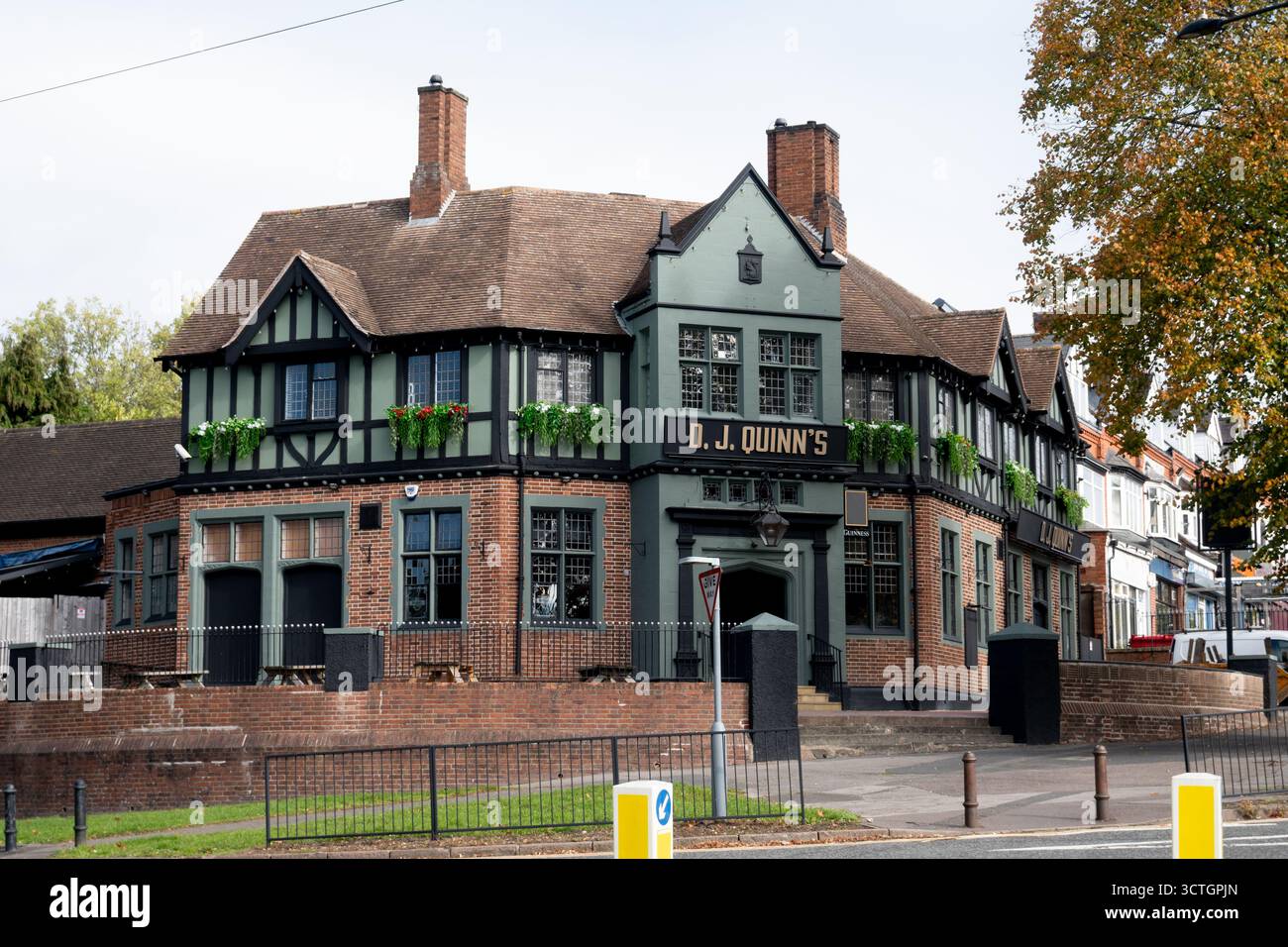 Pub D.J.Quinn`s, Highfield Road, Yardley Wood, West Midlands, Angleterre, ROYAUME-UNI Banque D'Images