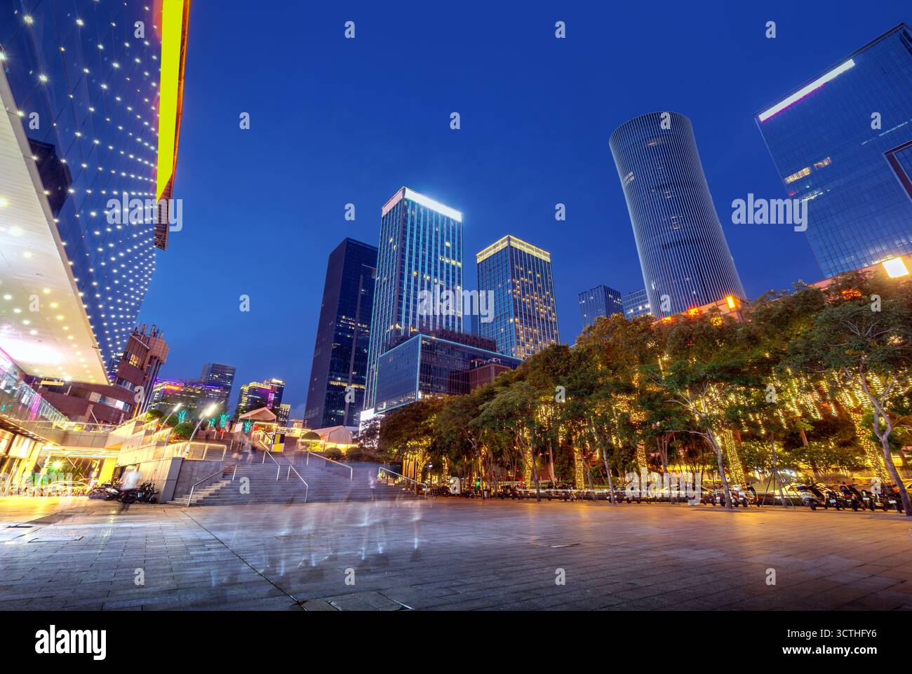 Vue nocturne du quartier central des affaires, Shenzhen, Chine. Banque D'Images