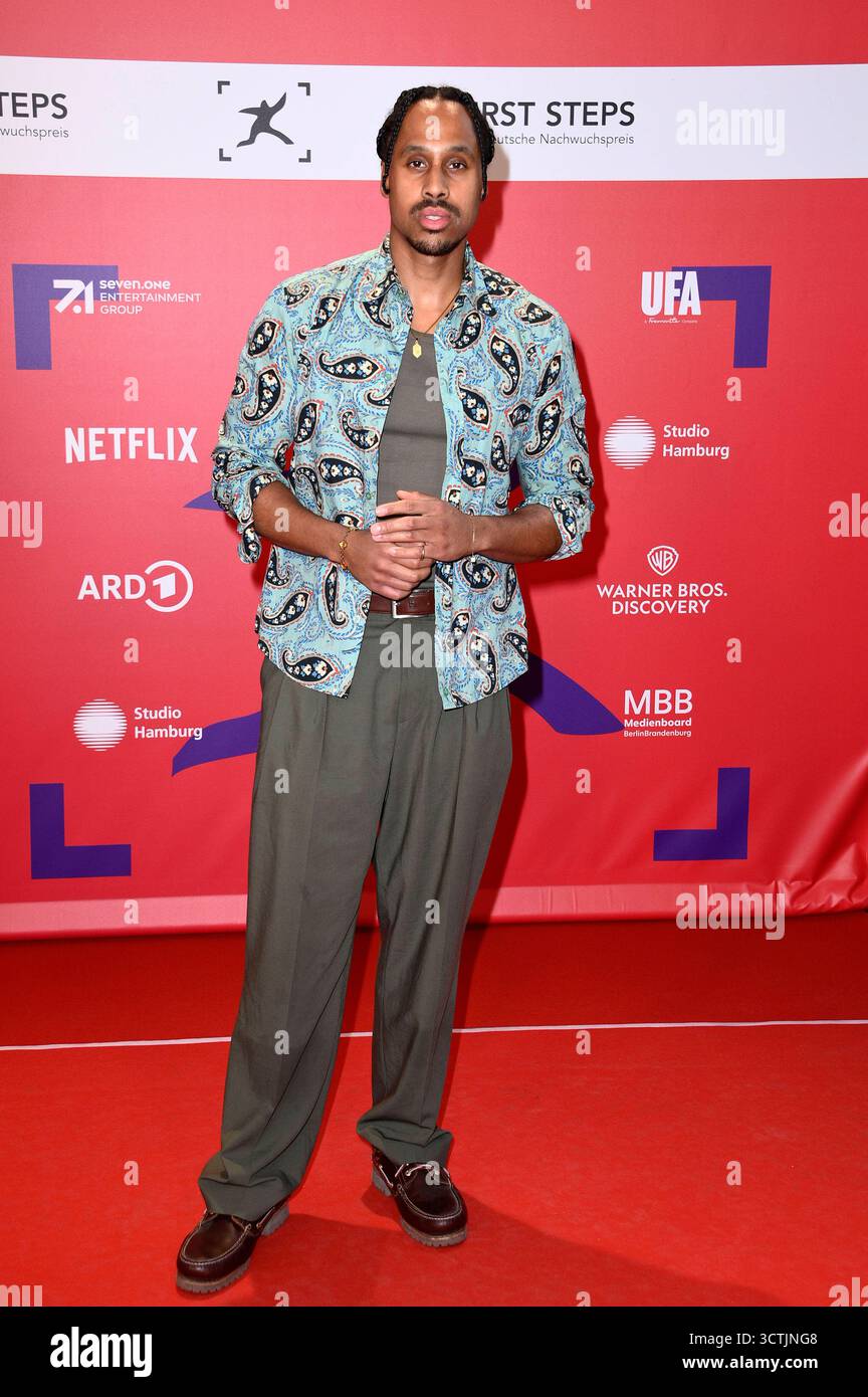 Jonathan Kwesi Aikins BEI der 26. Verleihung der First Steps Awards 2025 im Theater des Westens. Berlin, 06.10.2025 *** Jonathan Kwesi Aikins lors de la 26e présentation des First Steps Awards 2025 au Theater des Westens Berlin, 06 10 2025 Foto :Xn.xKubelkax/xFuturexImagex Steps_5146 Banque D'Images