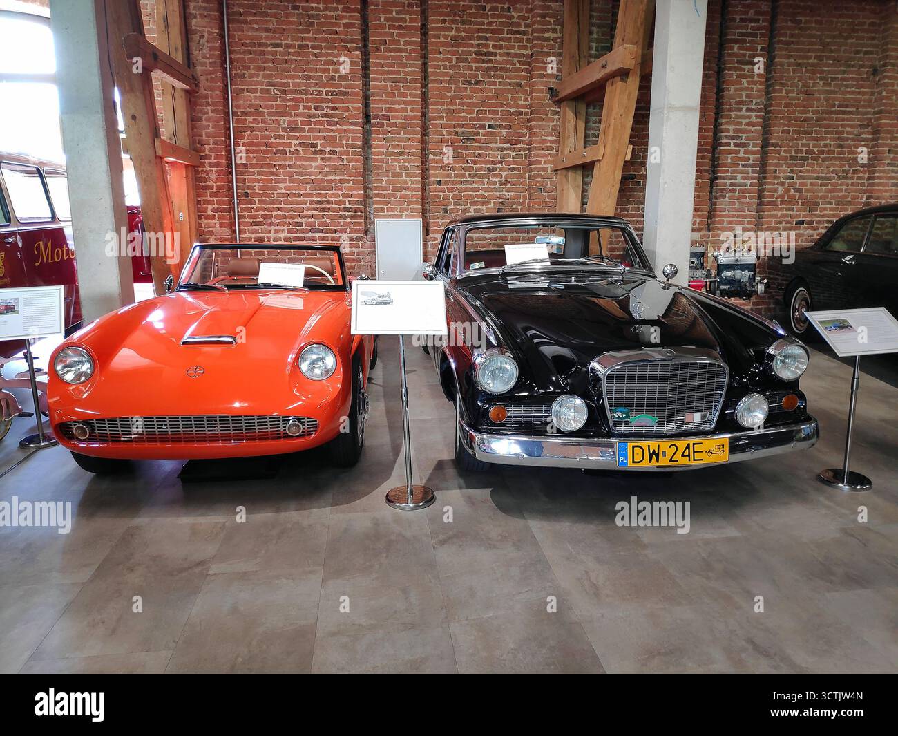 WROCLAW, POLOGNE - 25 JUIN 2023 : Musée de l'automobile à Sleza près de Wroclaw, Pologne. Nom polonais : Muzeum Motoryzacji Topacz. Banque D'Images
