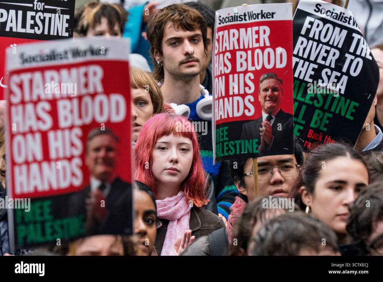 Édimbourg, Écosse, Royaume-Uni. 7 octobre 2025. À l'occasion du deuxième anniversaire du massacre de Juifs en Israël par le Hamas, des étudiants de l'Université d'Édimbourg organisent une manifestation pro-Palestine, un moment controversé en raison de la récente attaque terroriste islamiste à Manchester. Image : Iain Masterton/Alamy Live News. Banque D'Images