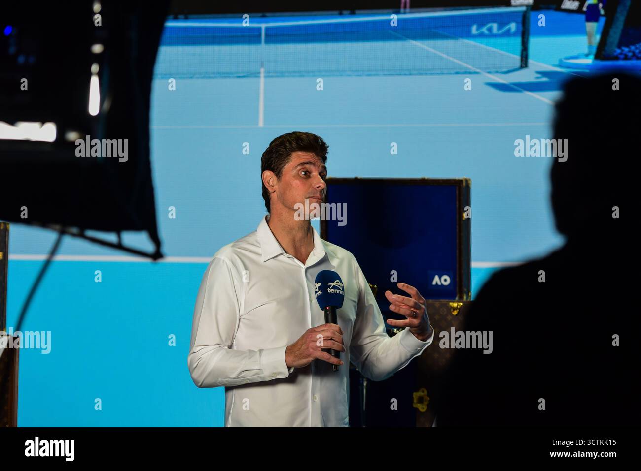 Melbourne, Australie. 07 octobre 2025. Mark Philippoussis donne une interview à l'événement de lancement de l'Open d'Australie 2026. Crédit : SOPA images Limited/Alamy Live News Banque D'Images