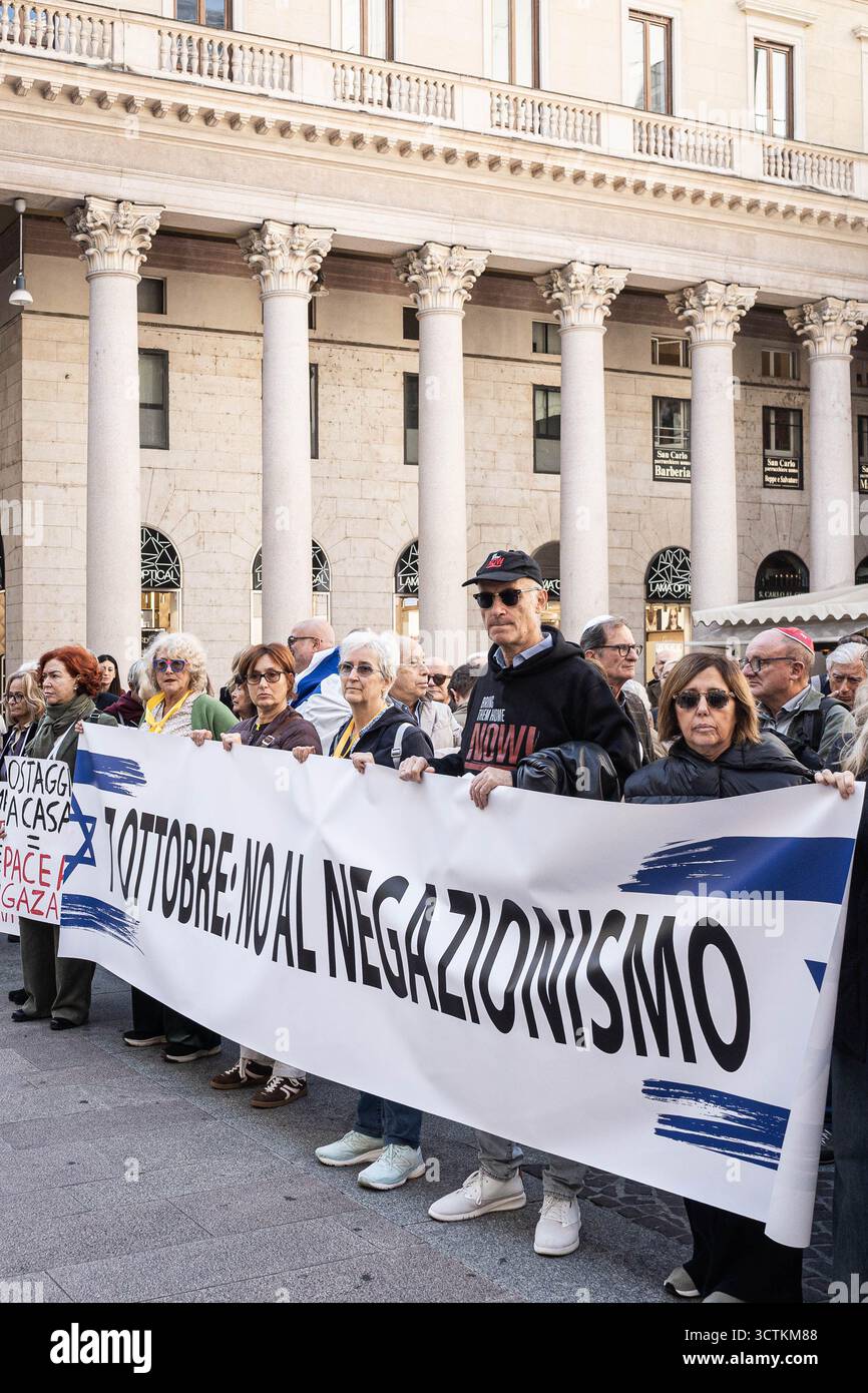 Milan, Italie. 07 octobre 2025. Milan, rassemblement de la communauté juive à la mémoire du massacre du 7 octobre crédit : Independent photo Agency/Alamy Live News Banque D'Images