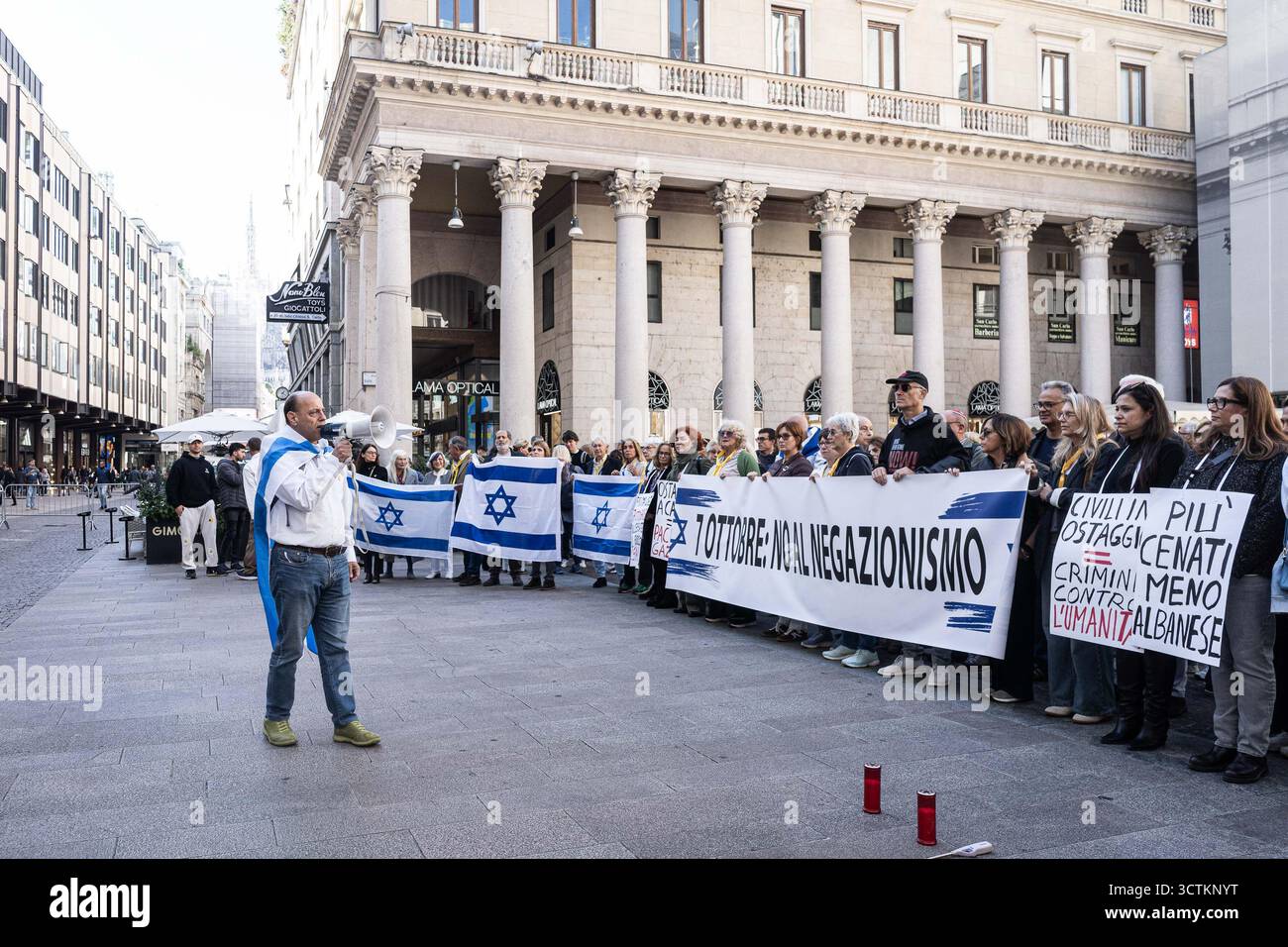 Milan, Italie. 07 octobre 2025. Milan, rassemblement de la communauté juive à la mémoire du massacre du 7 octobre crédit : Independent photo Agency/Alamy Live News Banque D'Images