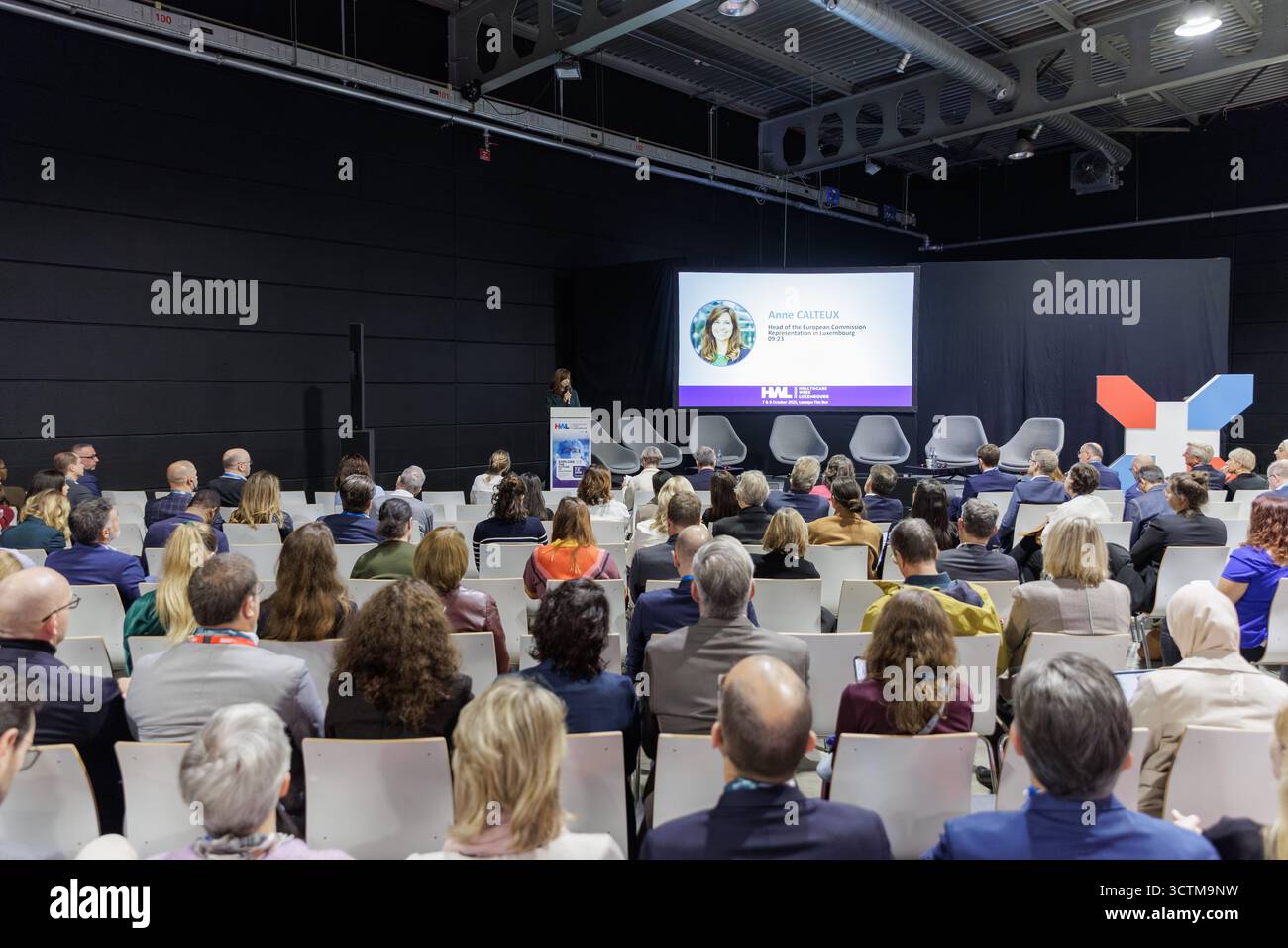 Anne Calteux, chef de la représentation de la Commission européenne au Luxembourg, prononce un discours lors de la Healthcare week Luxembourg 2025 au Luxexpo The Box à Luxembourg, Luxembourg, le 7 octobre 2025. La conférence réunit des experts et des décideurs politiques pour discuter des soins de santé européens, de la transformation numérique et de la coopération transfrontalière en matière de santé. Banque D'Images