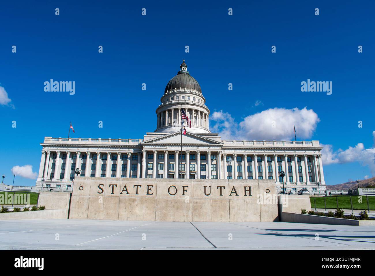 Salt Lake City, Utah, États-Unis. 6 octobre 2025. 6 octobre 2025, Salt Lake City, Utah : le bâtiment du Capitole de l'État de l'Utah est vu. Achevé en 1916, le bâtiment abrite les chambres et les bureaux de l'Assemblée législative de l'État de l'Utah, du gouverneur et du lieutenant-gouverneur. (Crédit image : © Charles-McClintock Wilson/ZUMA Press Wire) USAGE ÉDITORIAL SEULEMENT ! Non destiné à UN USAGE commercial ! Banque D'Images