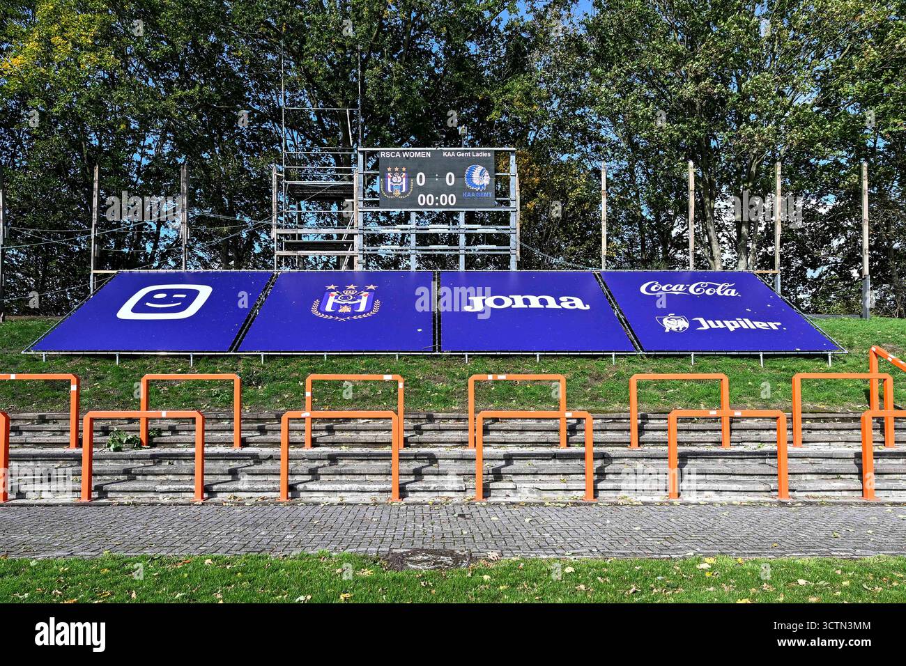 Deinze, Belgique. 04 octobre 2025. Tableau de bord photo avant un match de football féminin entre le RSC Anderlecht Women et les AA Gent Ladies lors de la troisième journée de la saison 2024 - 2025 de la Super League belge Lotto Womens, le samedi 4 octobre 2025 à Deinze, Belgique . Crédit : Sportpix/Alamy Live News Banque D'Images