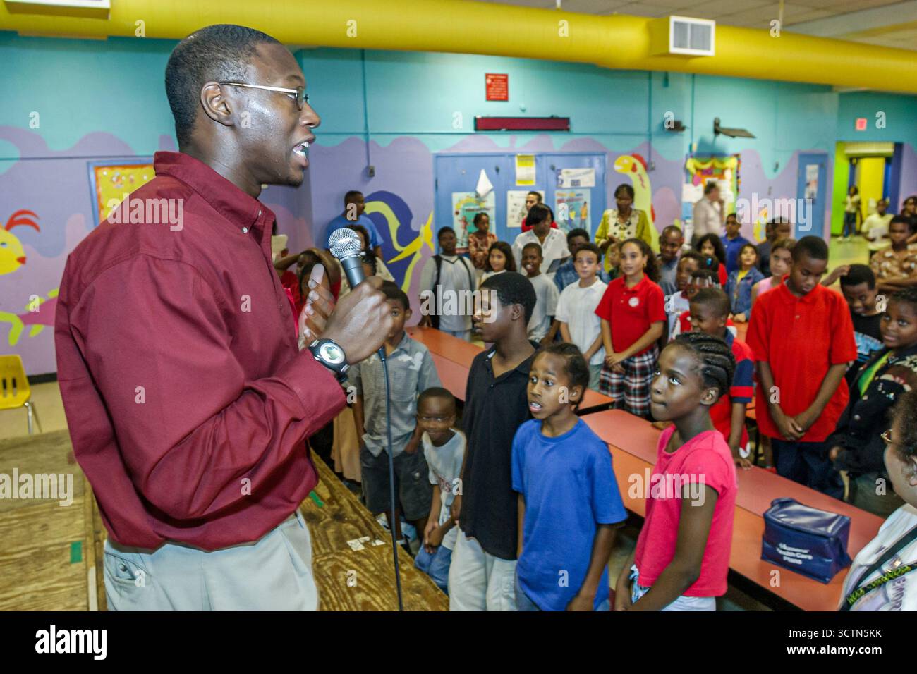 Miami Floride, Little Haiti, Edison Park Elementary School, ville urbaine à faible revenu, étudiants noirs africains, garçons filles, semaine du ruban rouge, anti dr. Banque D'Images