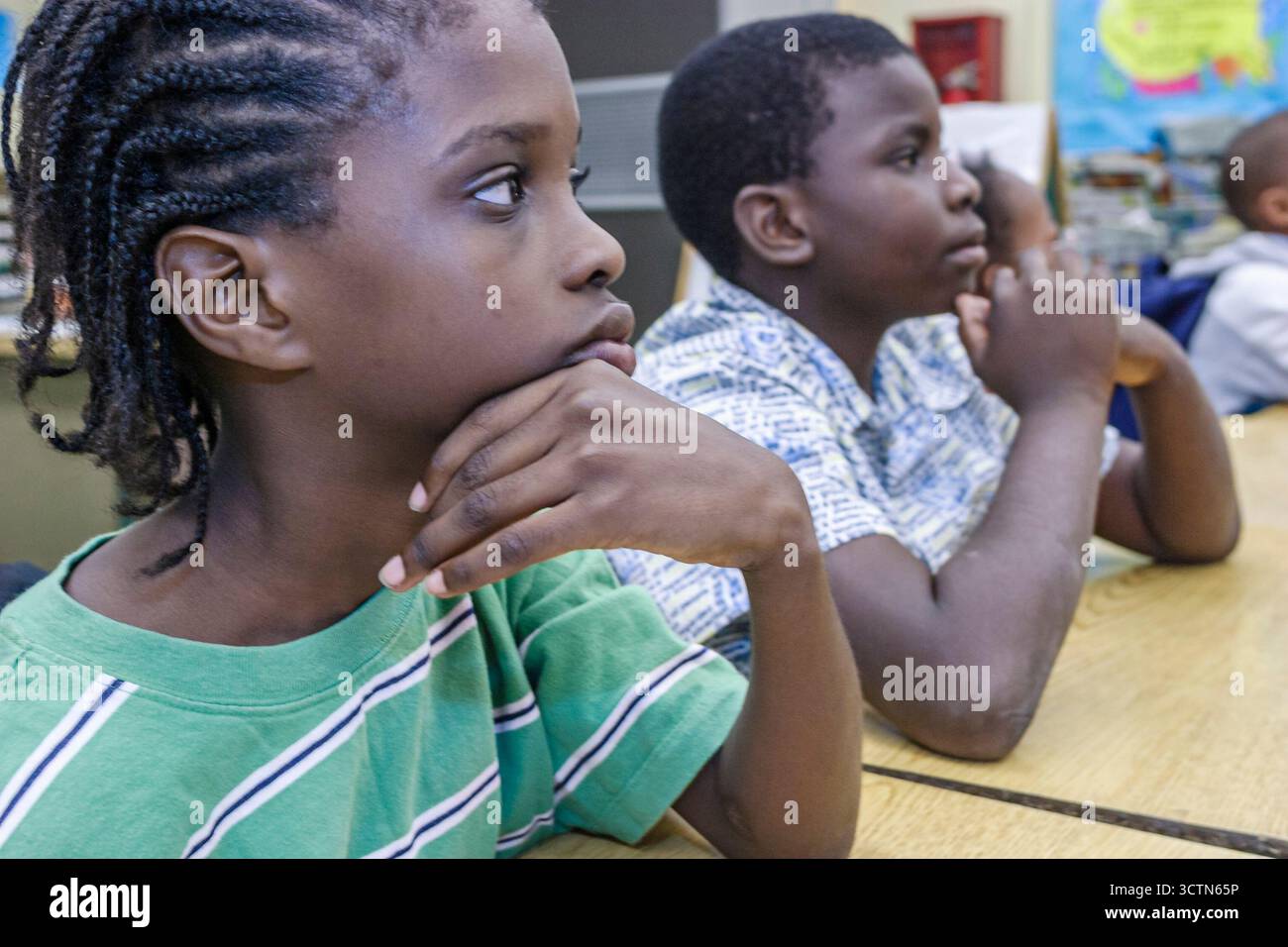 Miami Florida,Overtown,Frederick Douglass Elementary,enseignants,robe,tenue,costume littéraire,lecture,éducation,personnage fictif,lecture,Stud étudiant Banque D'Images