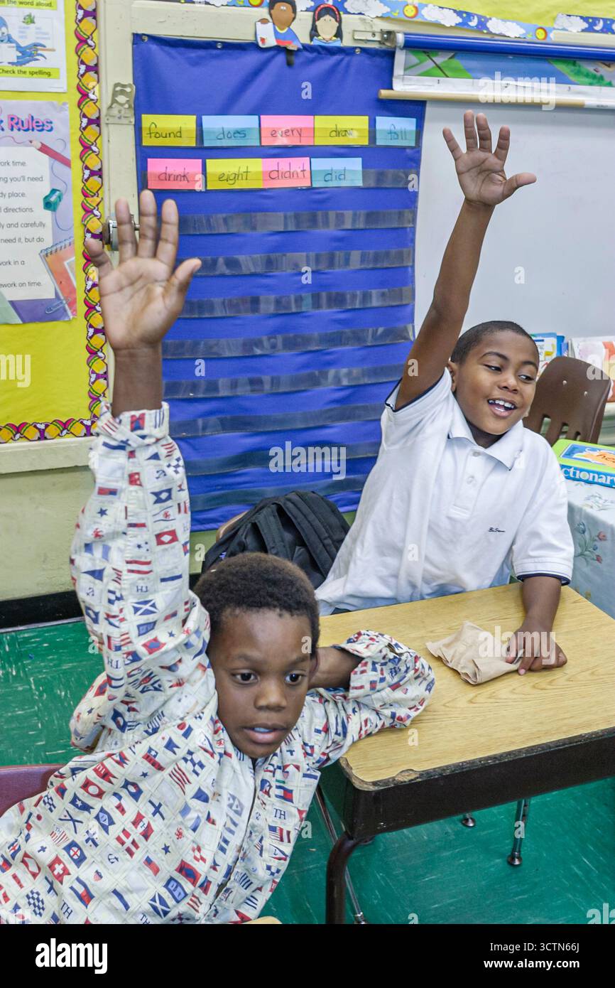 Miami Florida,Overtown,Frederick Douglass Elementary,enseignants,robe,tenue,costume littéraire,lecture,éducation,personnage fictif,lecture,Stud étudiant Banque D'Images