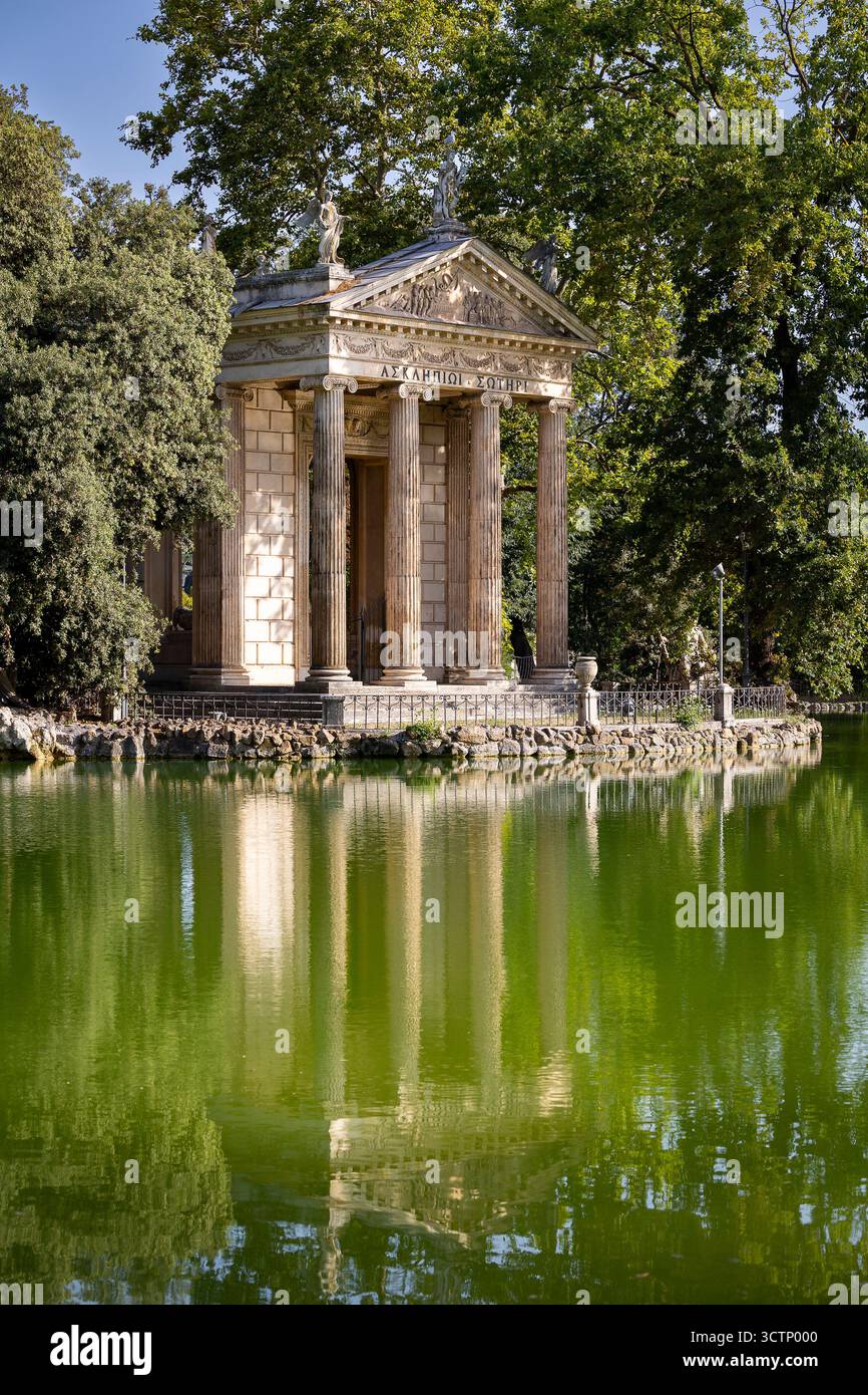 Temple d'Asclépius, lac de Villa Borghèse, Rome, Italie Banque D'Images