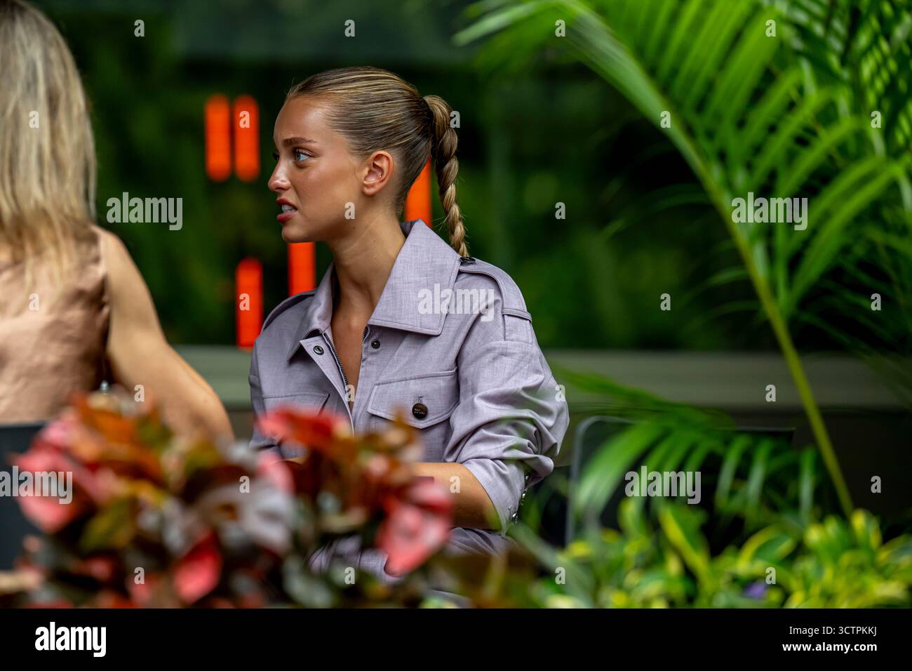 Marina Bay, Singapour, 05 oct 2025, Magui Corceiro, la petite amie de Lando Norris participant à la journée du Grand Prix de Singapour 2025, qui se déroule à Marina Bay, Singapour. Crédit : Michael Potts/Alamy Live News Banque D'Images