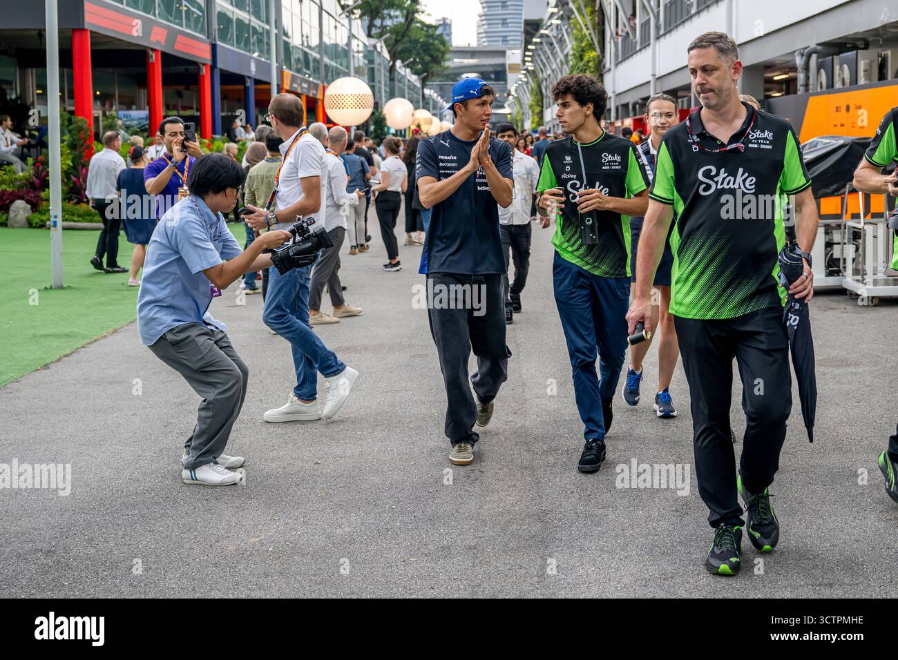 Marina Bay, Singapour, 05 Oct 2025, Alex Albon, de Thaïlande, concourt pour Williams Racing. La journée du Grand Prix de Singapour 2025, qui a lieu à Marina Bay, Singapour. Crédit : Michael Potts/Alamy Live News Banque D'Images