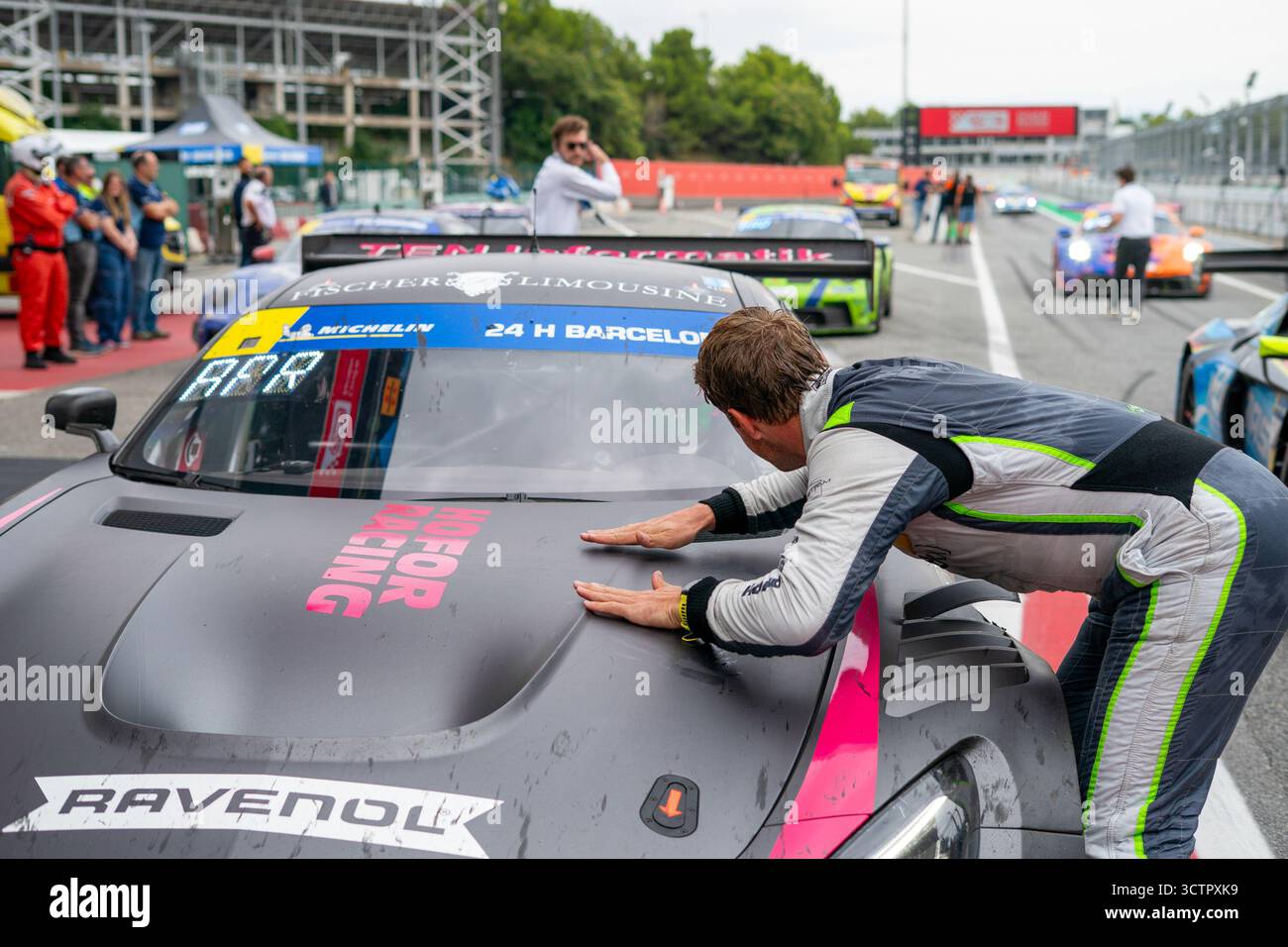 Les pilotes de HOFOR Racing célèbrent la victoire à Barcelone, Michelin 24H de Barcelone, circuit de Barcelona - Catalunya, 2025, sport Banque D'Images