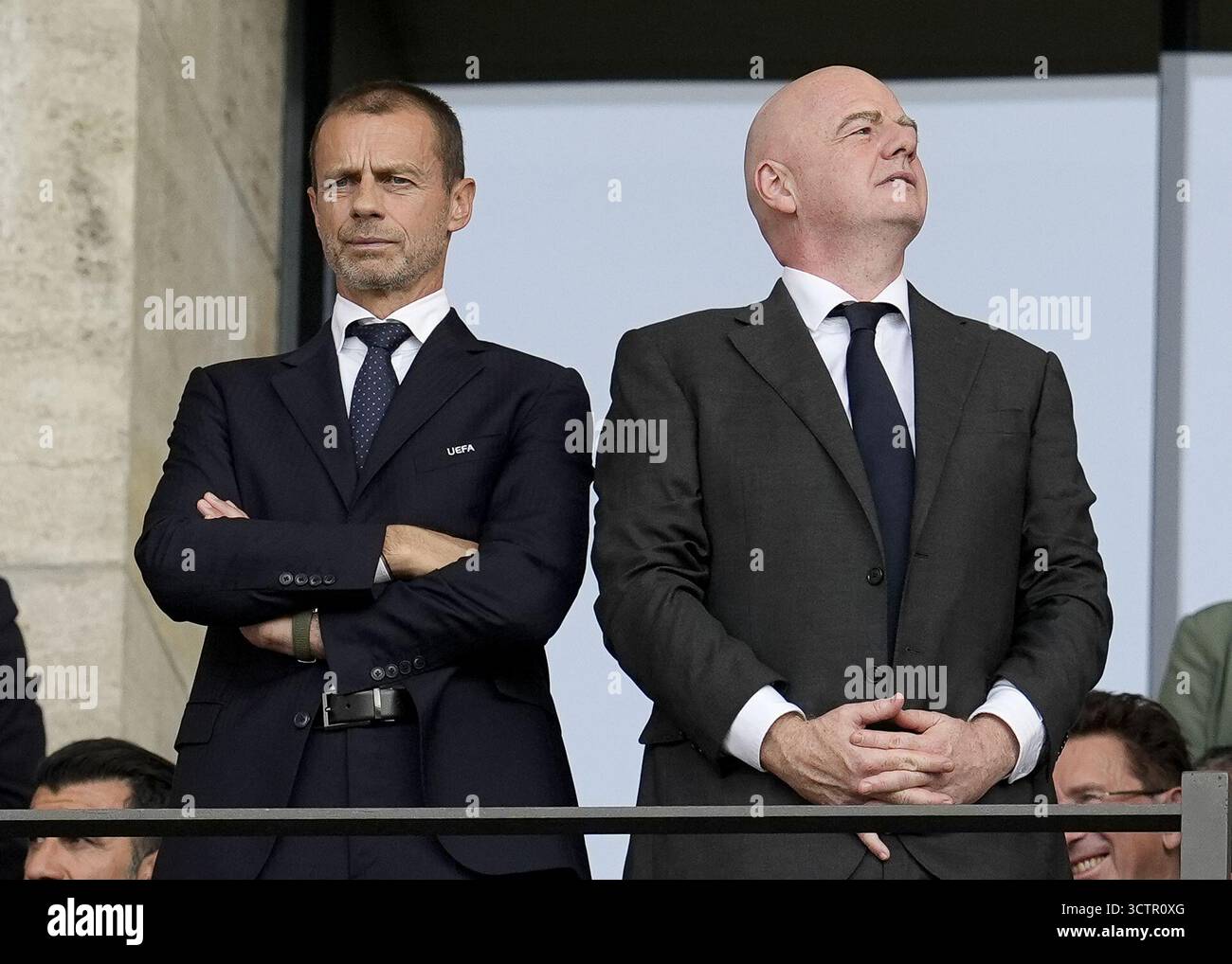 Photo datée du 29/06/2024 du président de l'UEFA Aleksander Ceferin (à gauche) avec le président de la FIFA Gianni Infantino. Ceferin affirme que retirer des matchs de leurs racines communautaires risque de « casser » le football. Date d'émission : mercredi 8 octobre 2025. Banque D'Images