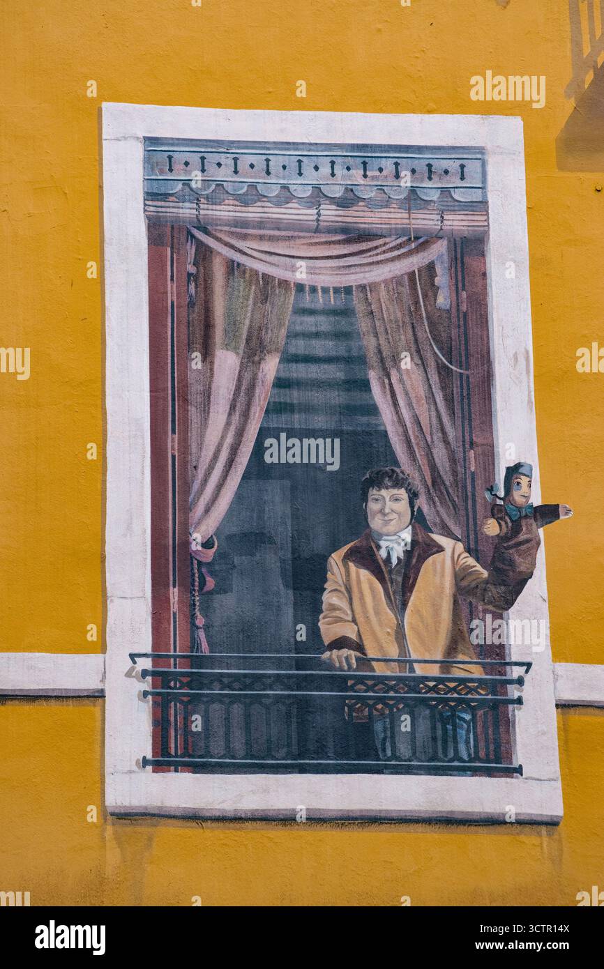 Lyon : Laurent Mourguet, marionnettiste français créateur de Guignol, sur la fresque des Lyonnais, murale de la Cité de la création célébrant les figures célèbres de la ville Banque D'Images