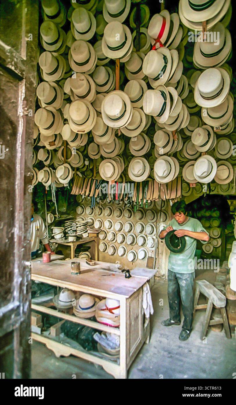 Panama Hat atelier à Ambato, Équateur Banque D'Images