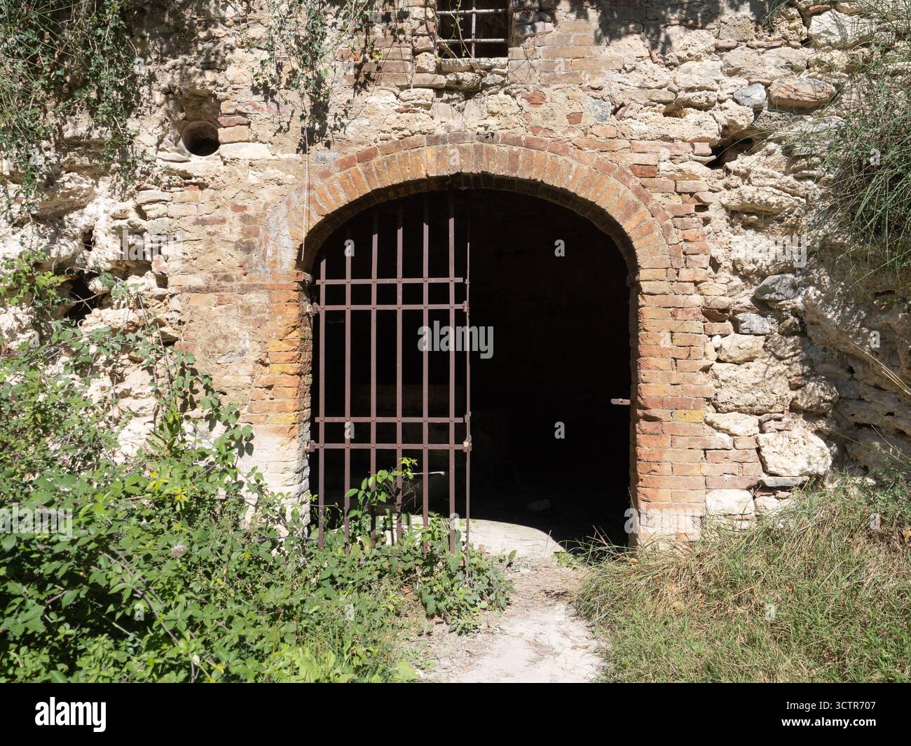 Parco naturale dei Mulini, parc public avec sources chaudes et système démantelé de moulins à céréales à Bagno Vignoni, ville dans la province de Sienne, Italie Banque D'Images