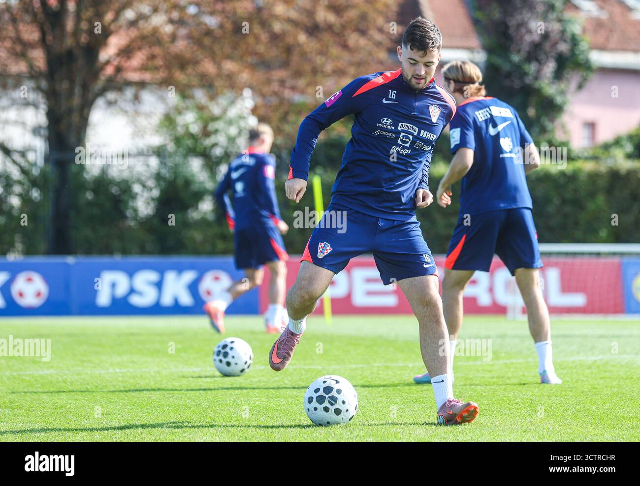 Zagreb, Croatie. 08 octobre 2025. L'équipe nationale croate de football pendant l'entraînement avant le match des qualifications européennes de l'UEFA avec la Tchéquie à Zagreb, Croatie le 8. Octobre 2025. Martin Baturina photo : Slavko Midzor/PIXSELL crédit : Pixsell/Alamy Live News Banque D'Images
