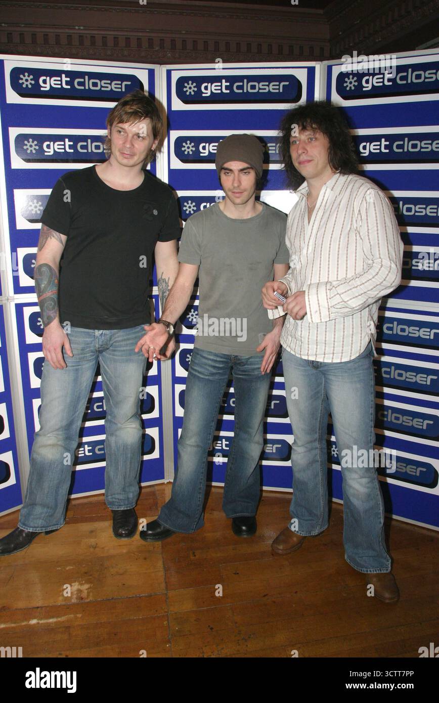Les Stereophonics dans les coulisses de leur concert « Get Closer » à Bradford - 28/05/03 Banque D'Images
