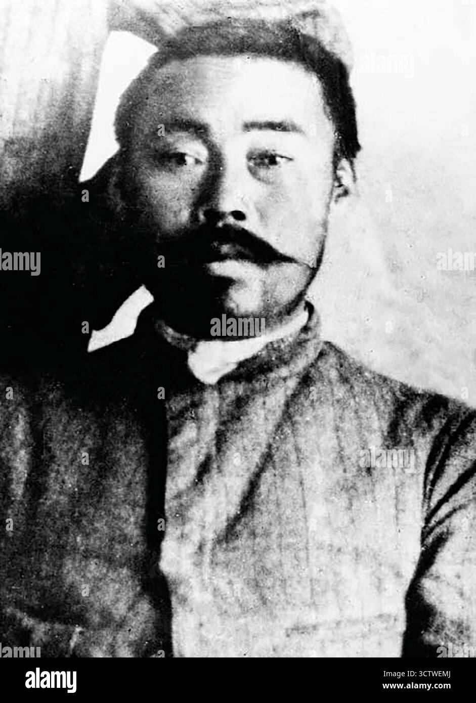 Photographie du général Hong Beom-Do ( ? ? ?), militant indépendantiste coréen et héros national (1868 ?1943). Hong a servi comme commandant d'une unité de guérilla de l'armée de justice 'Yibyon' au sein des armées justes ( ? ?, Uibyeong) et de l'armée de l'indépendance coréenne, ce qui a essentiellement donné lieu à la lutte armée de la Corée contre les colonialistes japonais. Ses actions incarnent la lutte armée contre l'occupation étrangère, et il est particulièrement réputé pour sa victoire à la bataille de Fengwudong. c. 1920. Banque D'Images