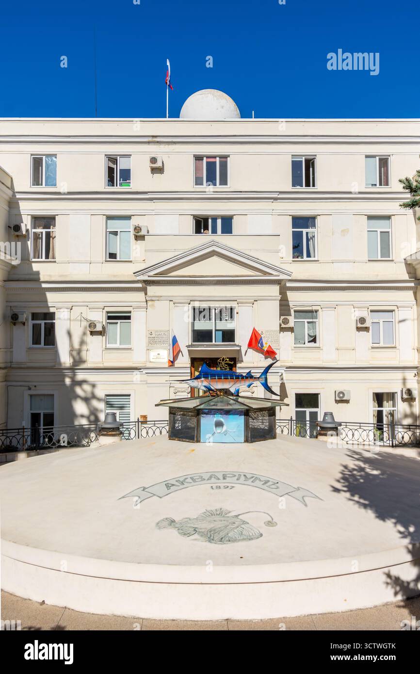 Entrée du bâtiment abritant l'Institut de biologie marine et Aquarium de Sébastopol, fondé en 1897, Sébastopol, Crimée Banque D'Images