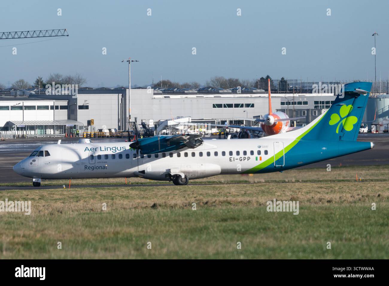 Images de l'avion de ligne régional ATR 72-600 exploité par Emerald Airlines, filiale de la compagnie aérienne irlandaise Aer Lingus. Banque D'Images