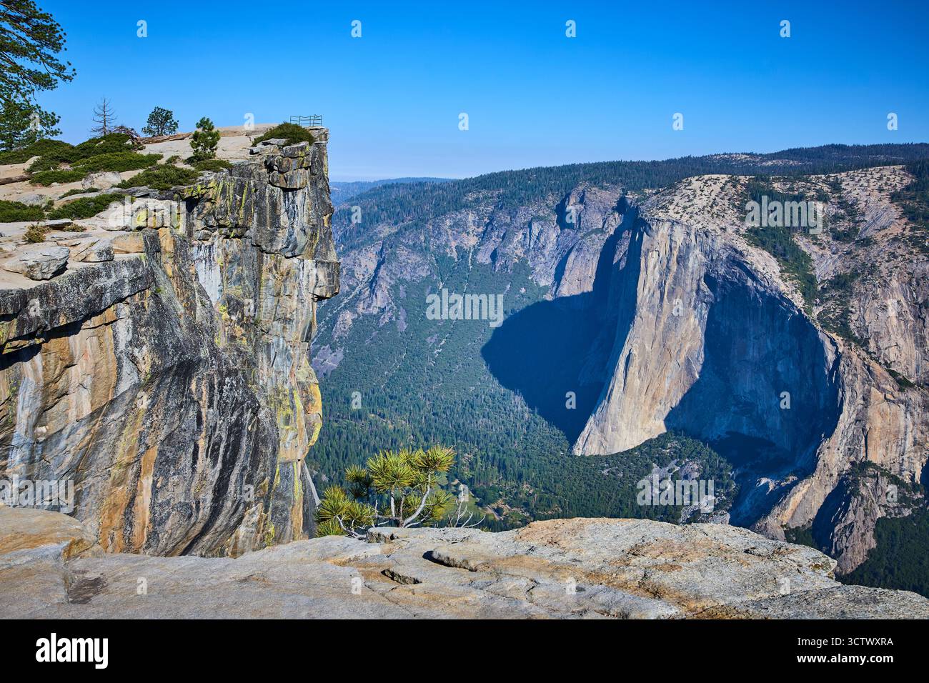 Taft point Granite Cliff et El Capitan Overlook dans le parc national de Yosemite en Californie Banque D'Images