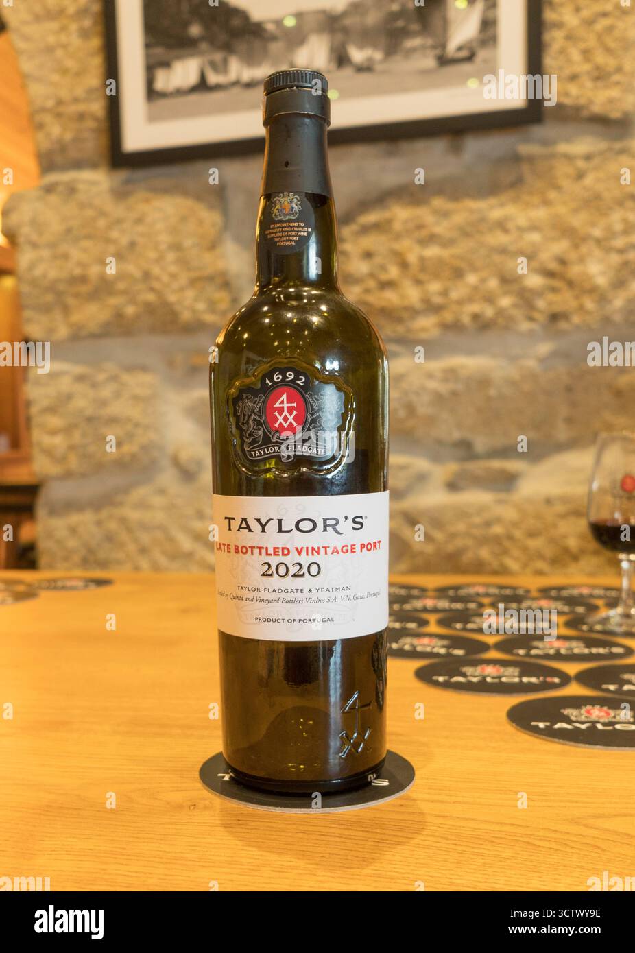 Une bouteille de Taylor's Late Bottled Vintage Port 2020 Banque D'Images