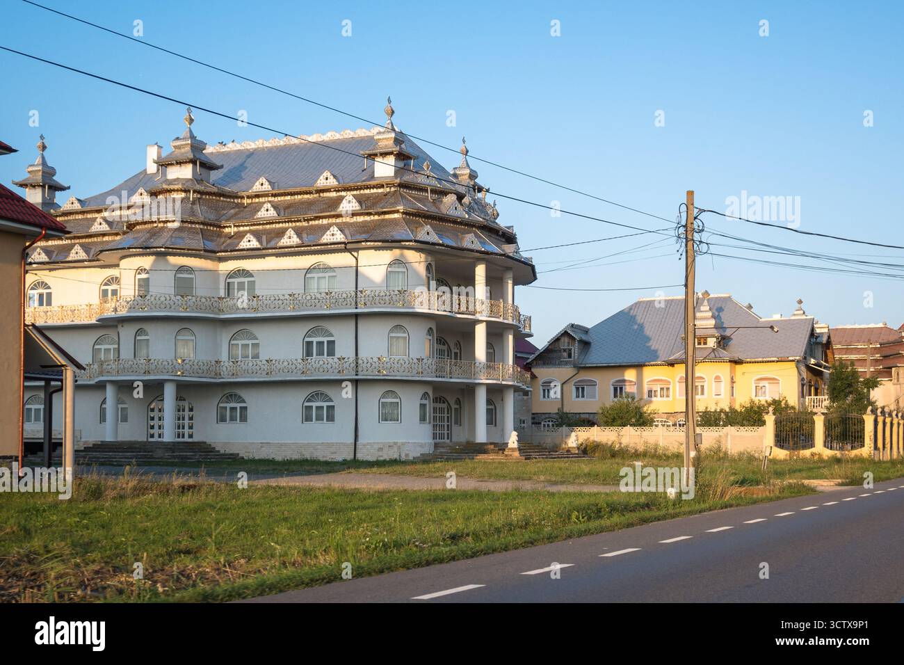 Un manoir rom orné à Huedin, Roumanie Banque D'Images