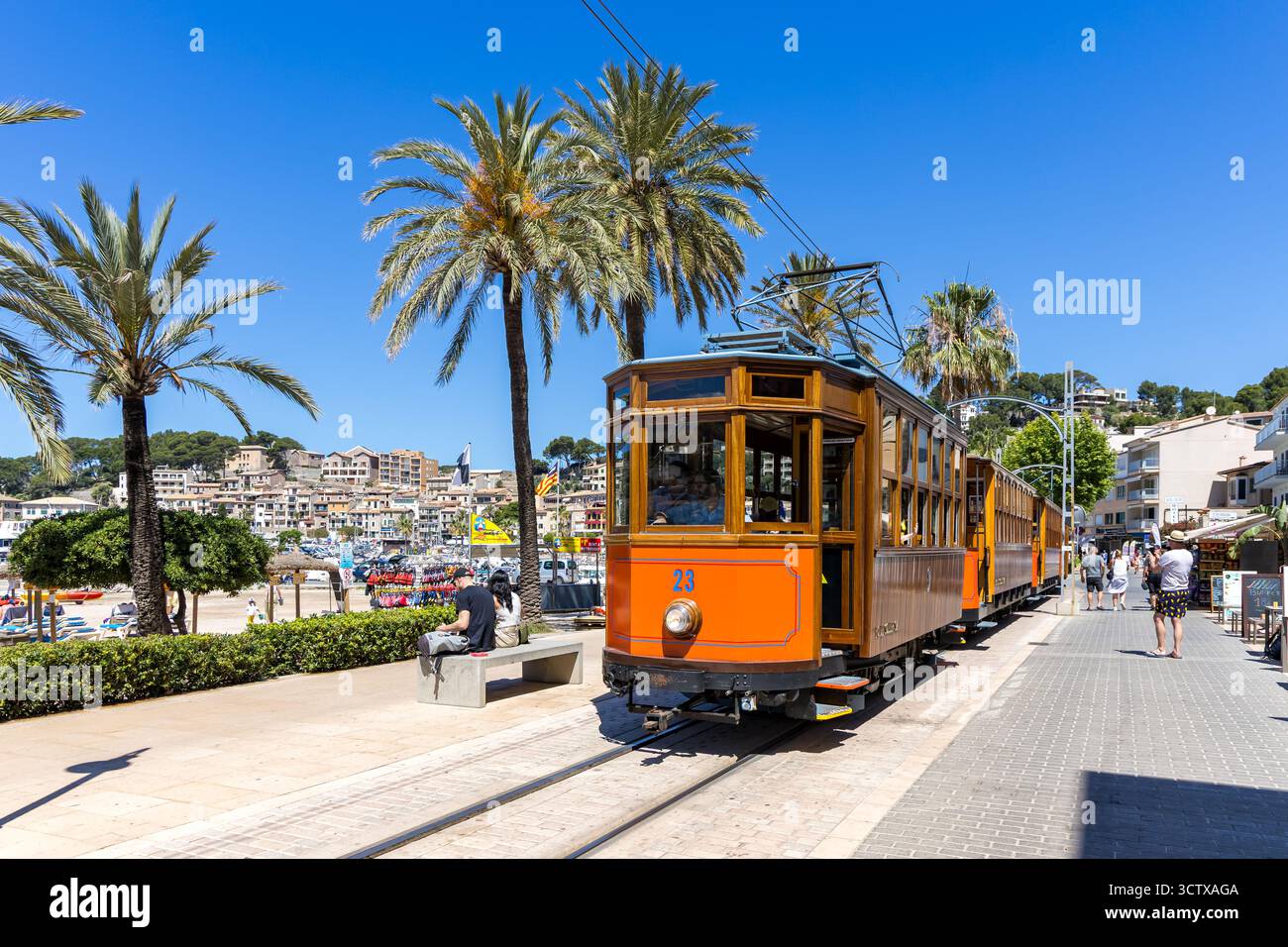 Port de Soller, Espagne - 25 mai 2025 : ancien tramway Tranvia de Soller transport en commun transport en commun sur l'île de Majorque à Port de Soller, Spa Banque D'Images