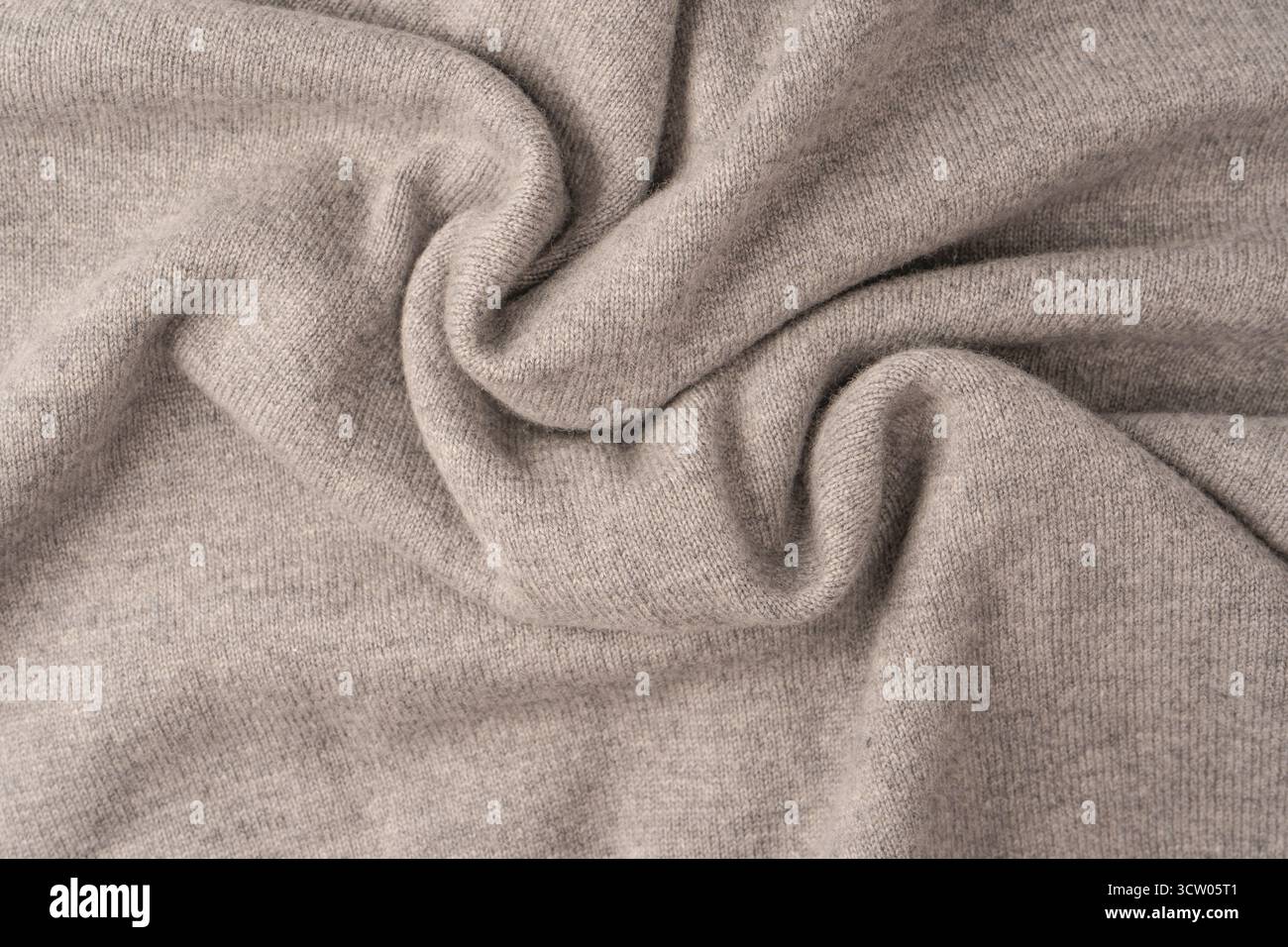 Texture de pull en laine mérinos grise douce comme arrière-plan. Vue de dessus. Banque D'Images