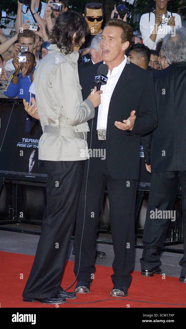 Arnold Schwarzengger et Vernon Kaye à la première de Terminator 3, Londres - 21/07/03 Banque D'Images