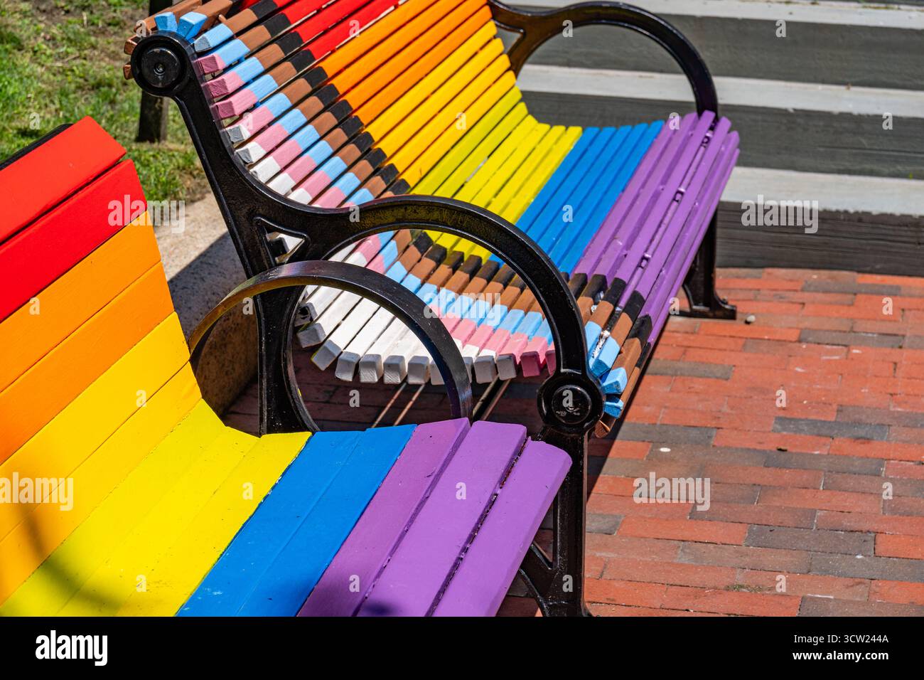 Bancs de la fierté - bancs devant la Cambridge Massachusetts Pride. Banque D'Images